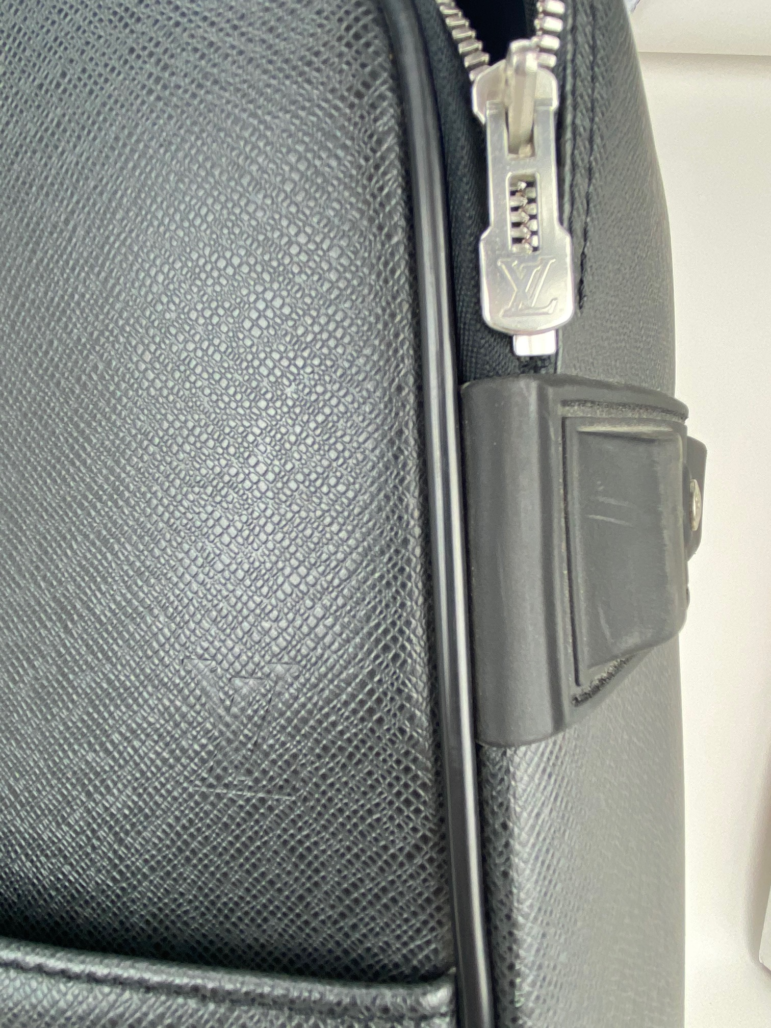 Vali kéo Louis Vuitton Pegase 60 Ardoise Taiga Hành lý xách tay đã qua sử dụng