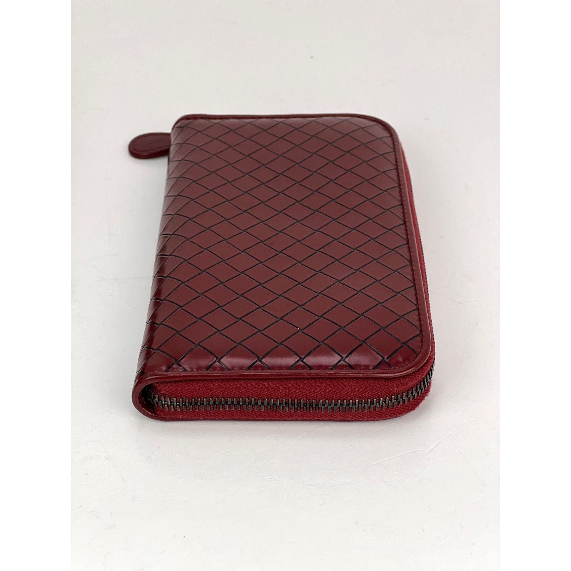 Ví cầm tay da Bottega Veneta Burgundy Intrecciato có khóa kéo