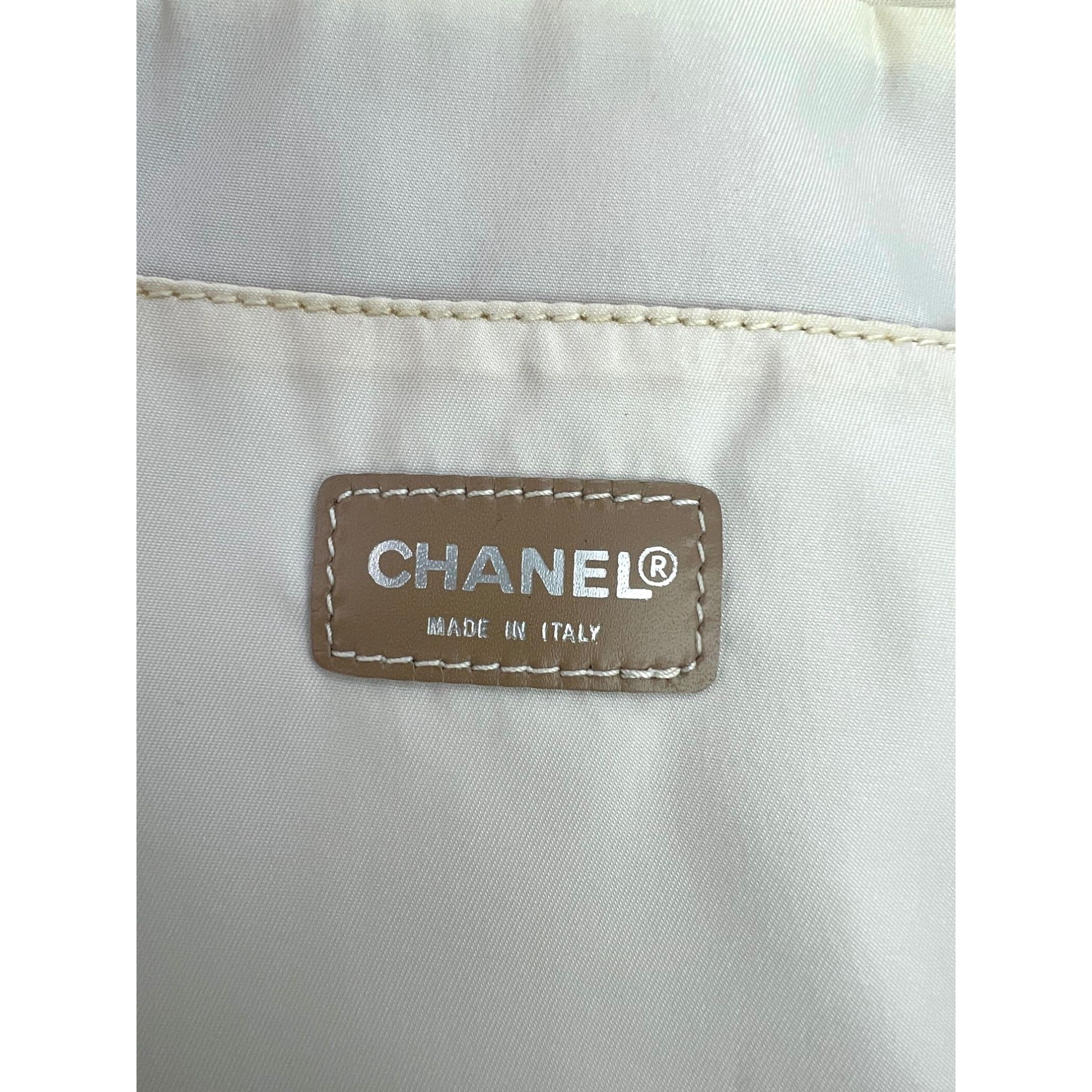 Túi xách du lịch Chanel Canvas Nylon Attache