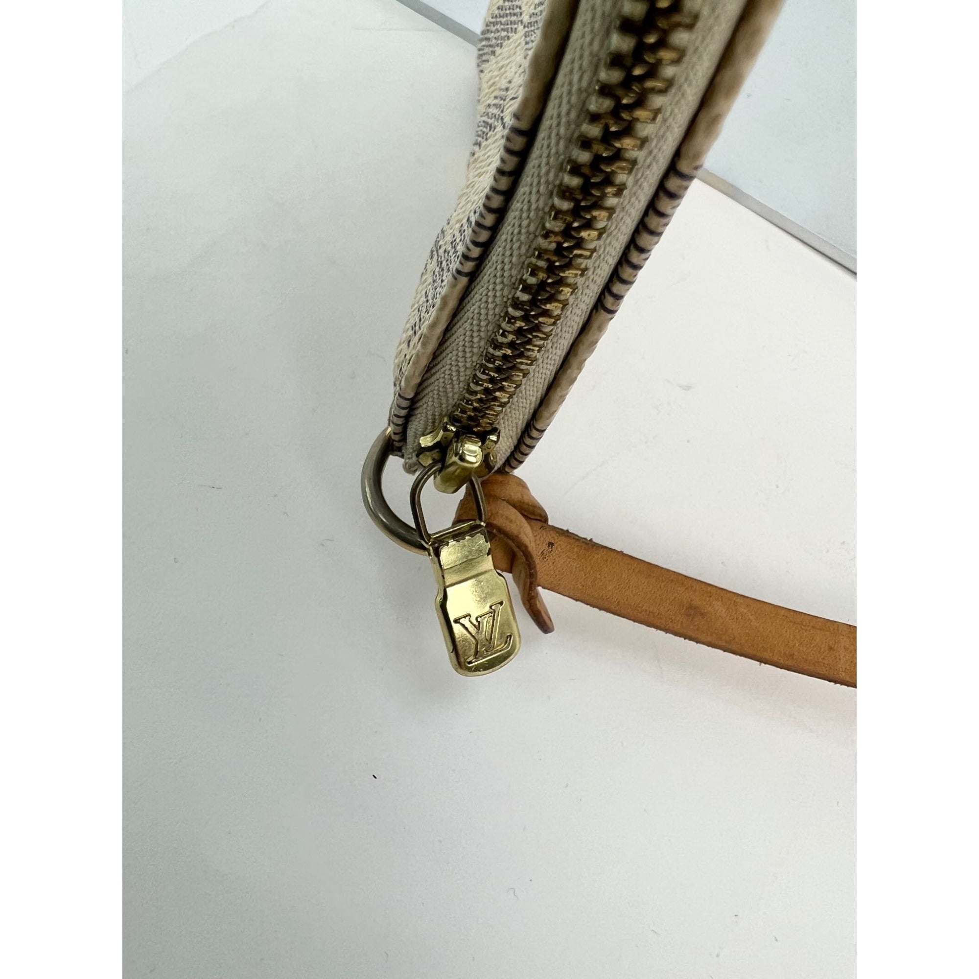 Phụ kiện túi xách Louis Vuitton Túi Damier Azur màu trắng