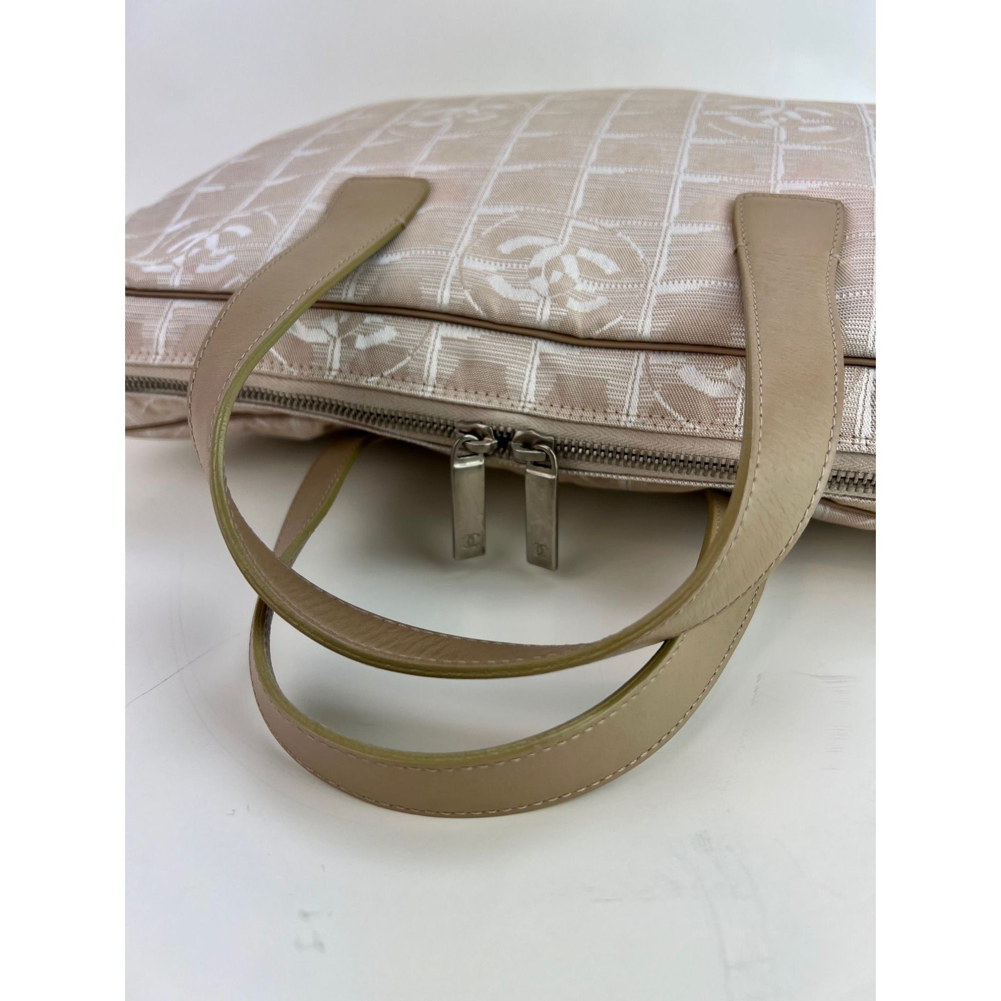 Túi xách du lịch Chanel Canvas Nylon Attache