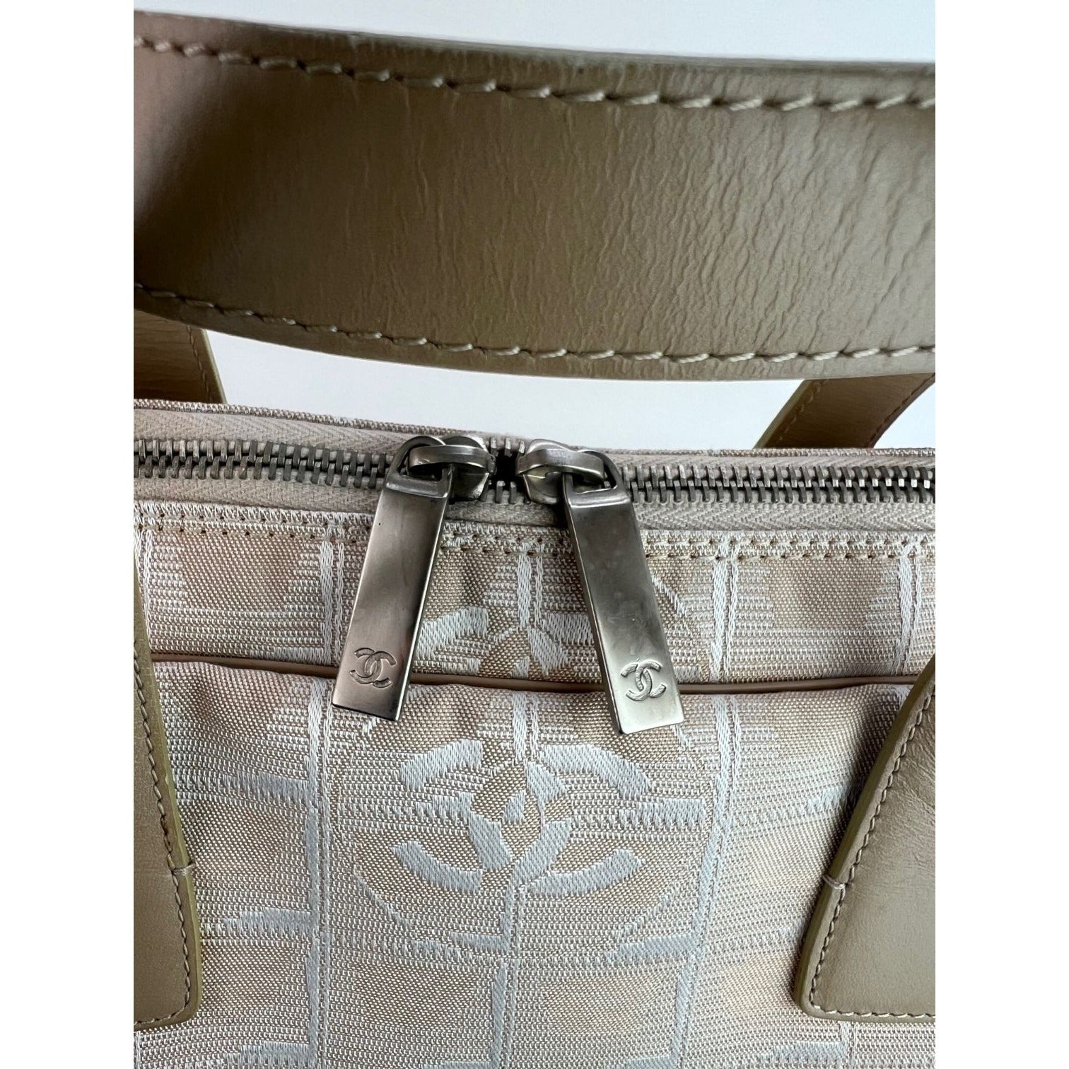 Túi xách du lịch Chanel Canvas Nylon Attache