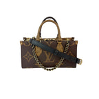 Túi đeo chéo Louis Vuitton Onthego East West Chain