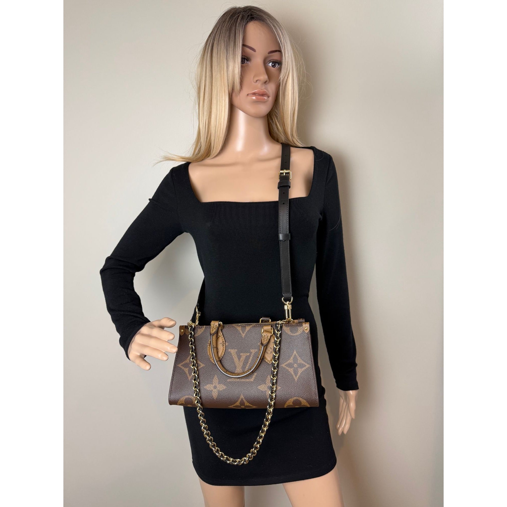 Louis Vuitton Onthego East West Chain Crossbody Shoulder Bag