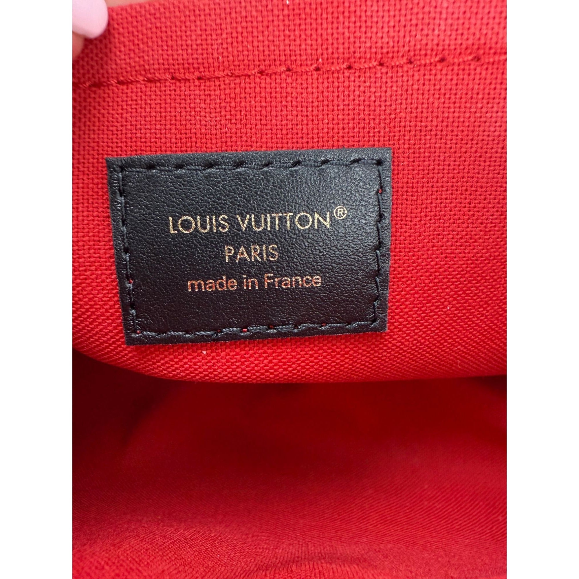 Louis Vuitton Onthego East West Chain Crossbody Shoulder Bag
