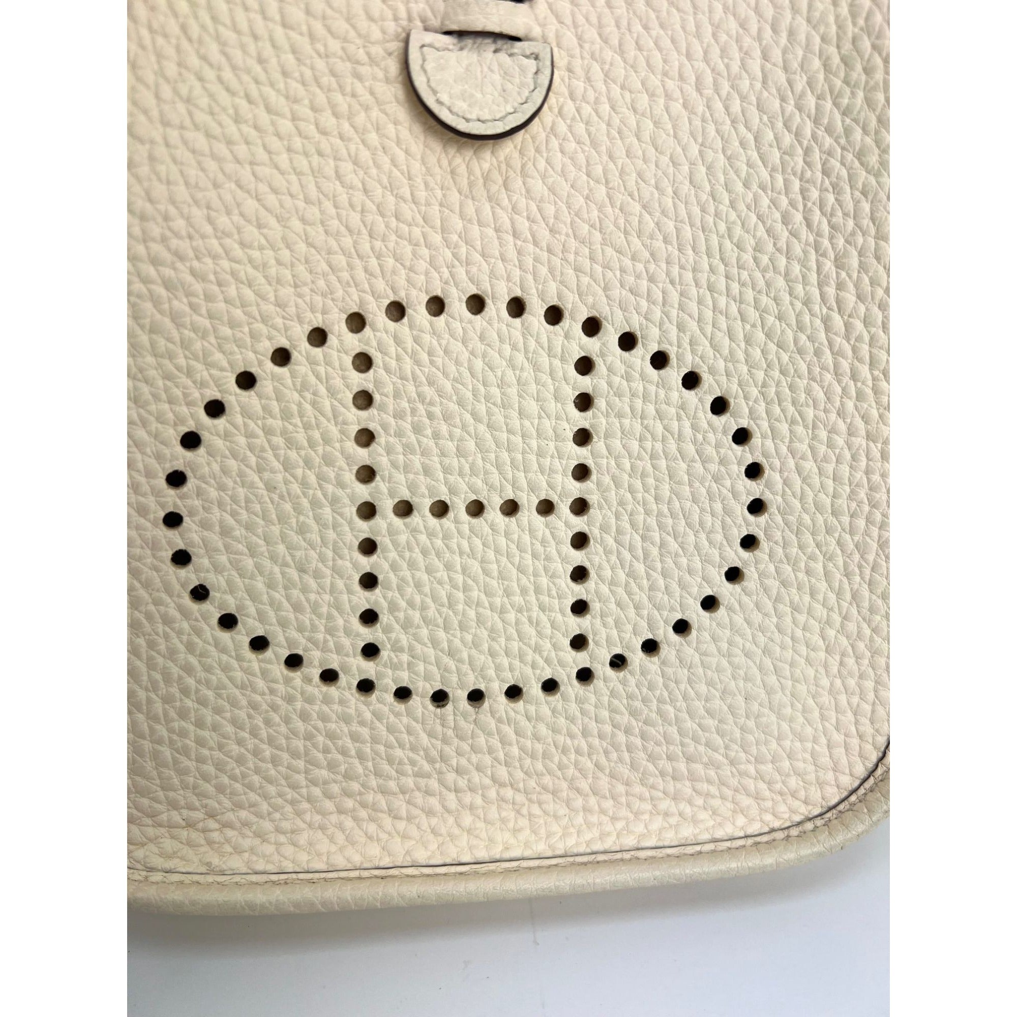 Túi đeo chéo Hermes Taurillon Clemence evelyne TPM Nata White
