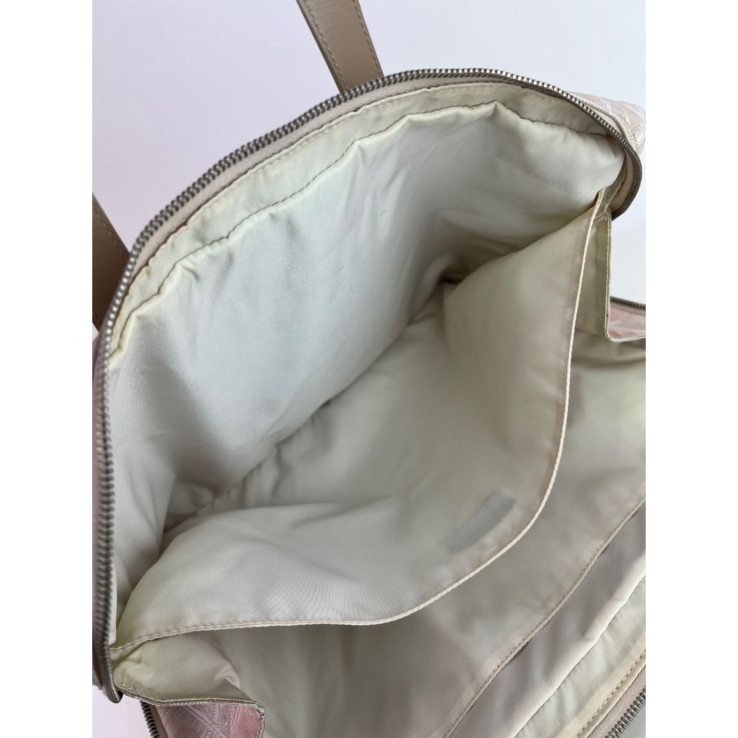Túi xách du lịch Chanel Canvas Nylon Attache