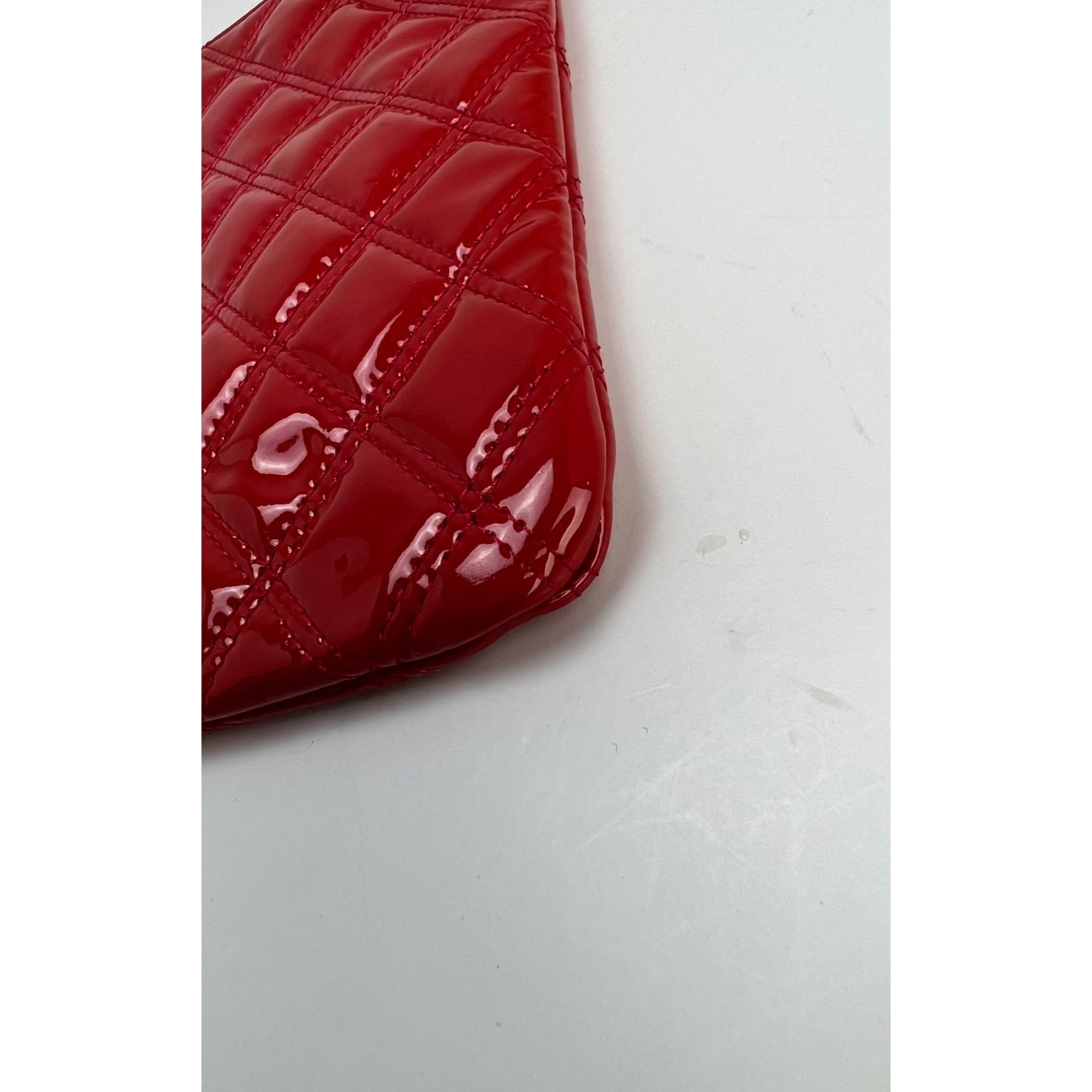 Hộp đựng mỹ phẩm Chanel Patent Quilted cỡ trung màu hồng đậm