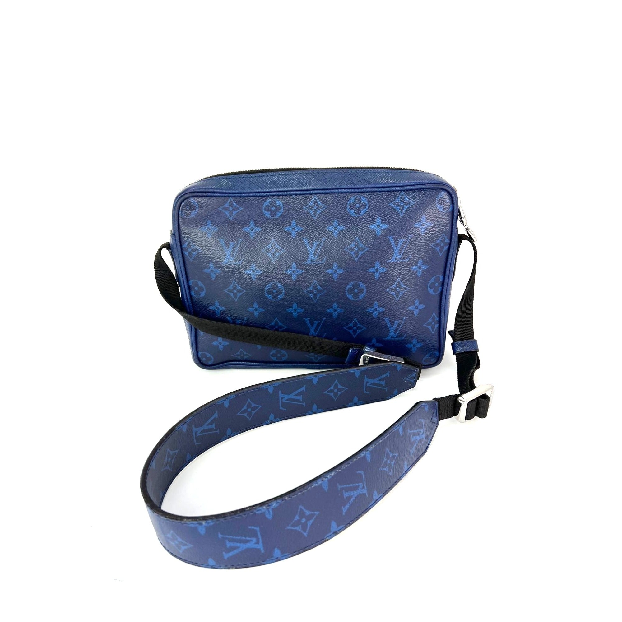 Túi đeo chéo ngoài trời Taigarama màu xanh của LOUIS VUITTON