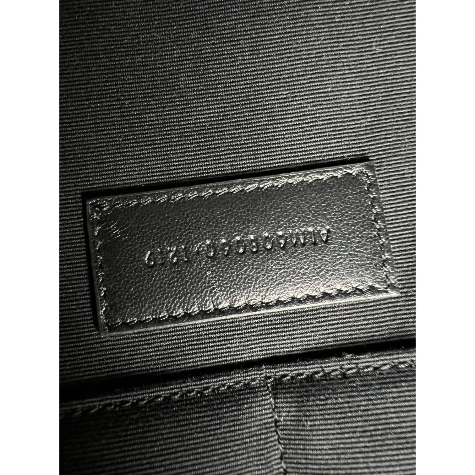 Túi đựng I-Pad bằng da trơn màu đen của Saint Laurent
