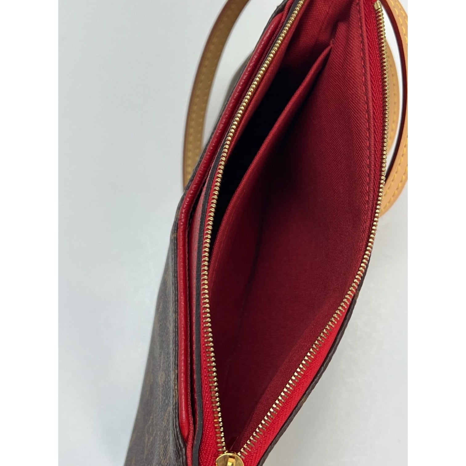Túi đeo chéo LOUIS VUITTON Pallas Monogram Clutch Cherry