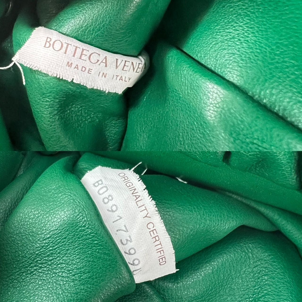 Túi cầm tay da Bottega Veneta Green Chain Leather Pouch Bag