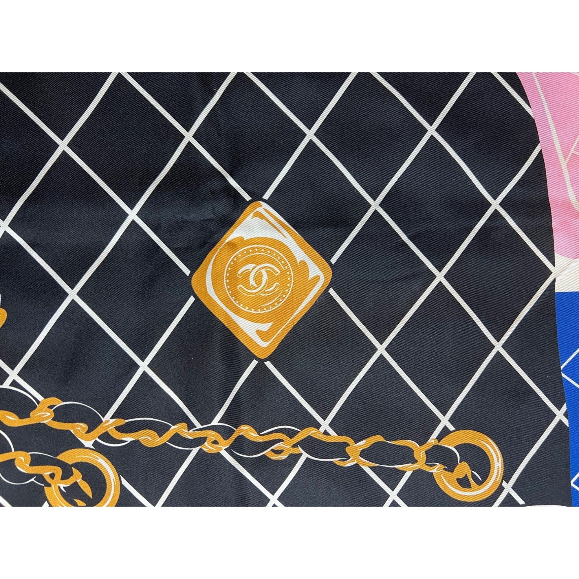 Khăn lụa Chanel màu hồng đen xanh