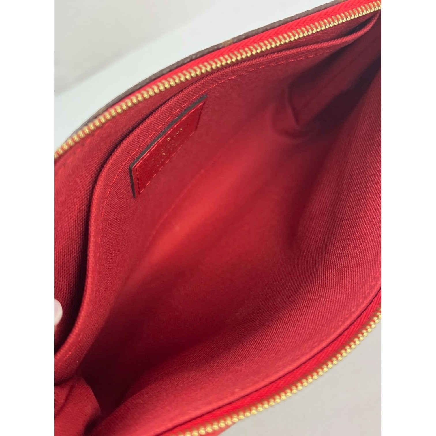 Túi đeo chéo LOUIS VUITTON Pallas Monogram Clutch Cherry