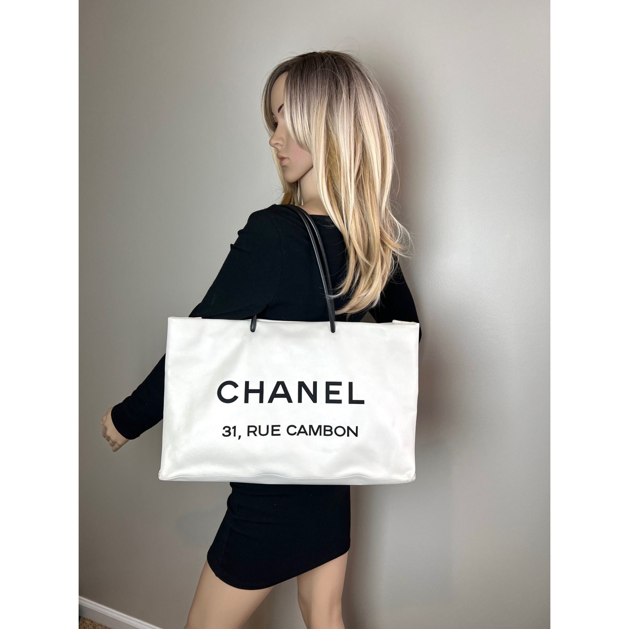 Chanel Essential 31 Rue Cambon Túi da màu trắng dốc