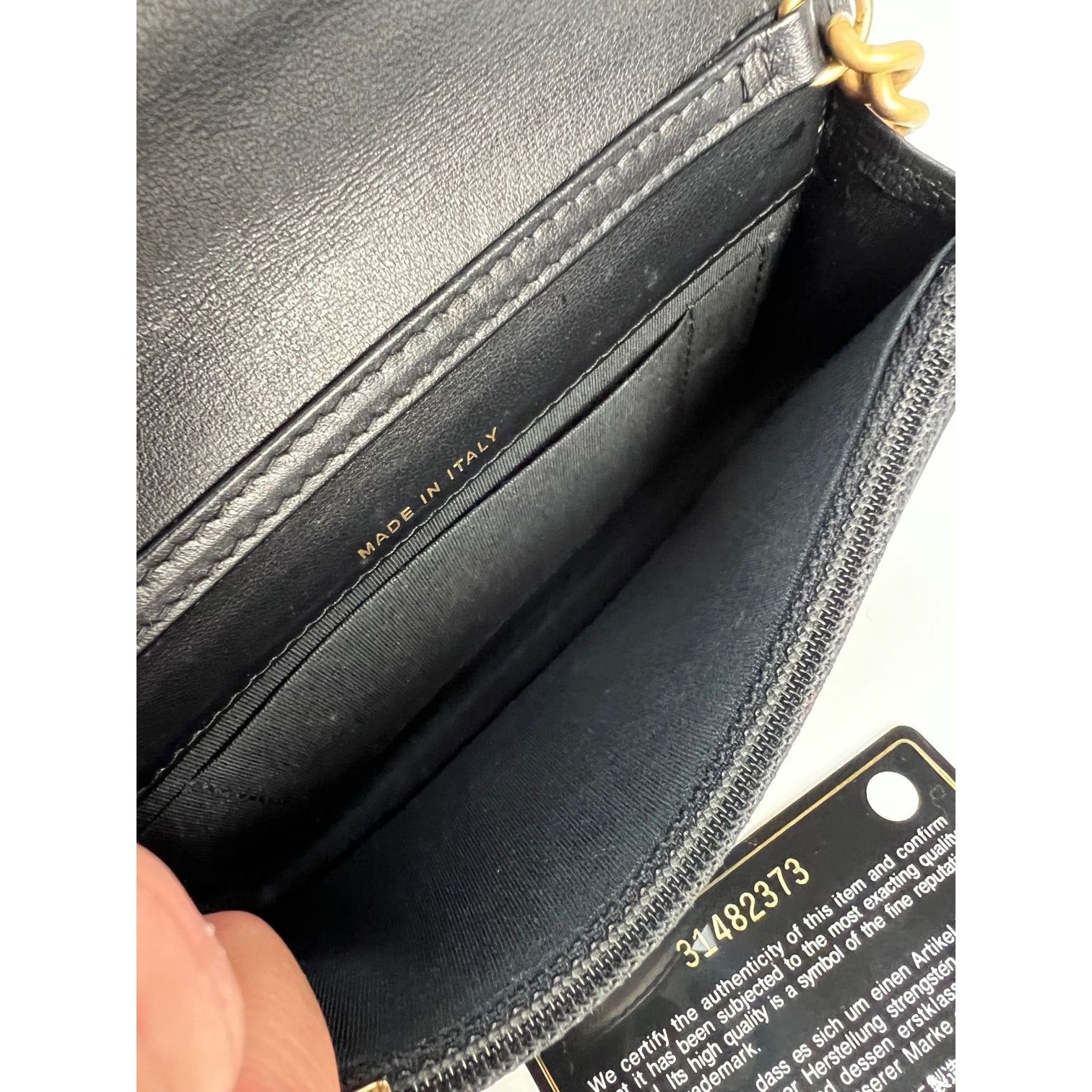 Ví cầm tay Chanel Caviar Quilted Mini Boy có dây xích màu đen