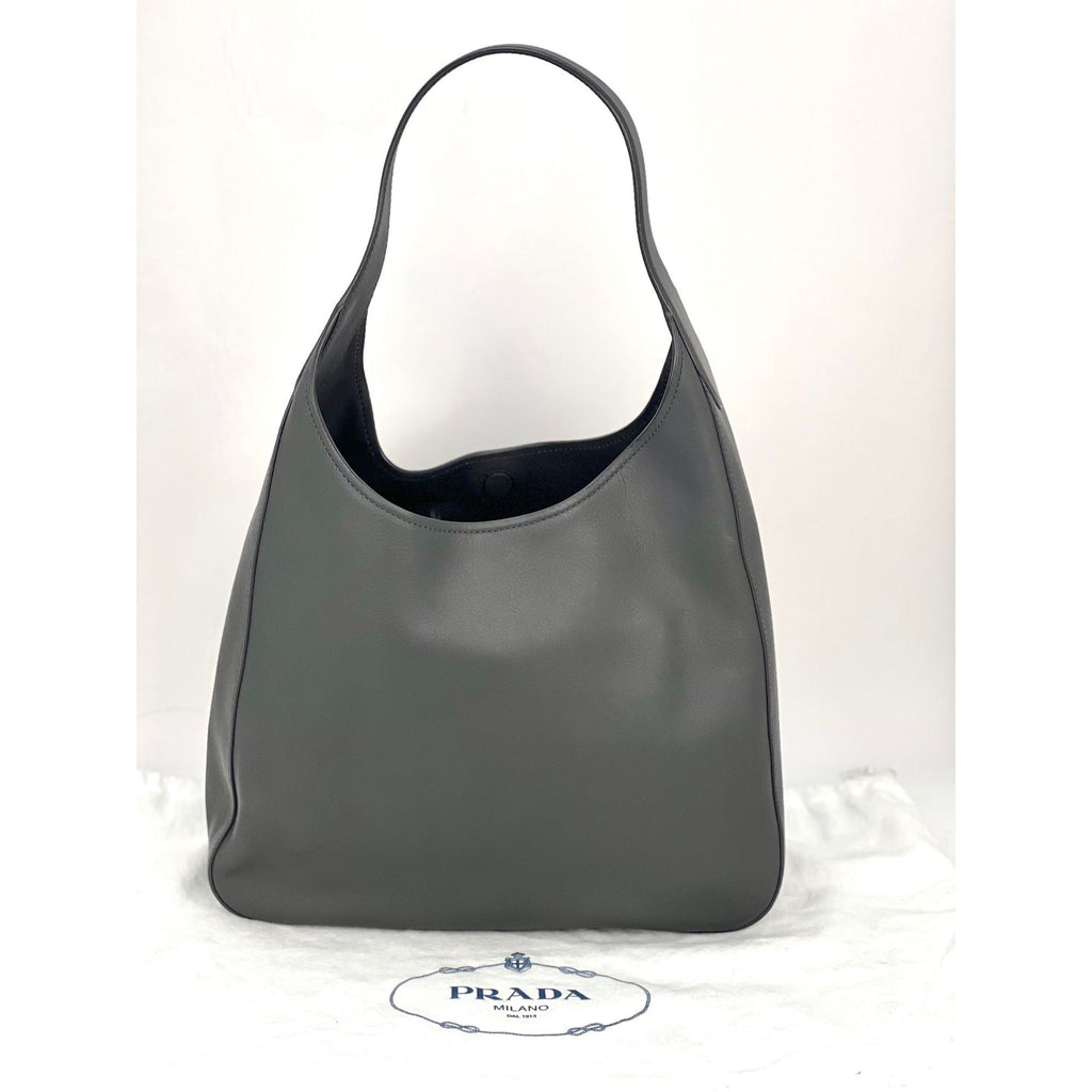 Túi Hobo màu xám của Prada Vitello Daino