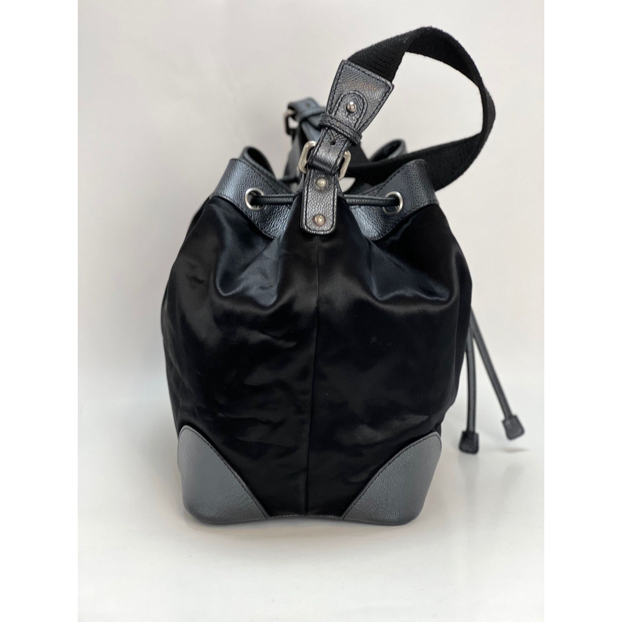 Túi đeo vai CHANEL Satin CC màu đen cỡ lớn