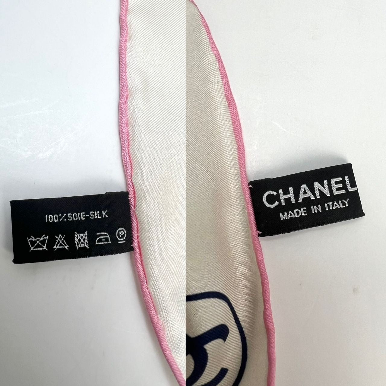 Khăn lụa Chanel màu hồng đen xanh