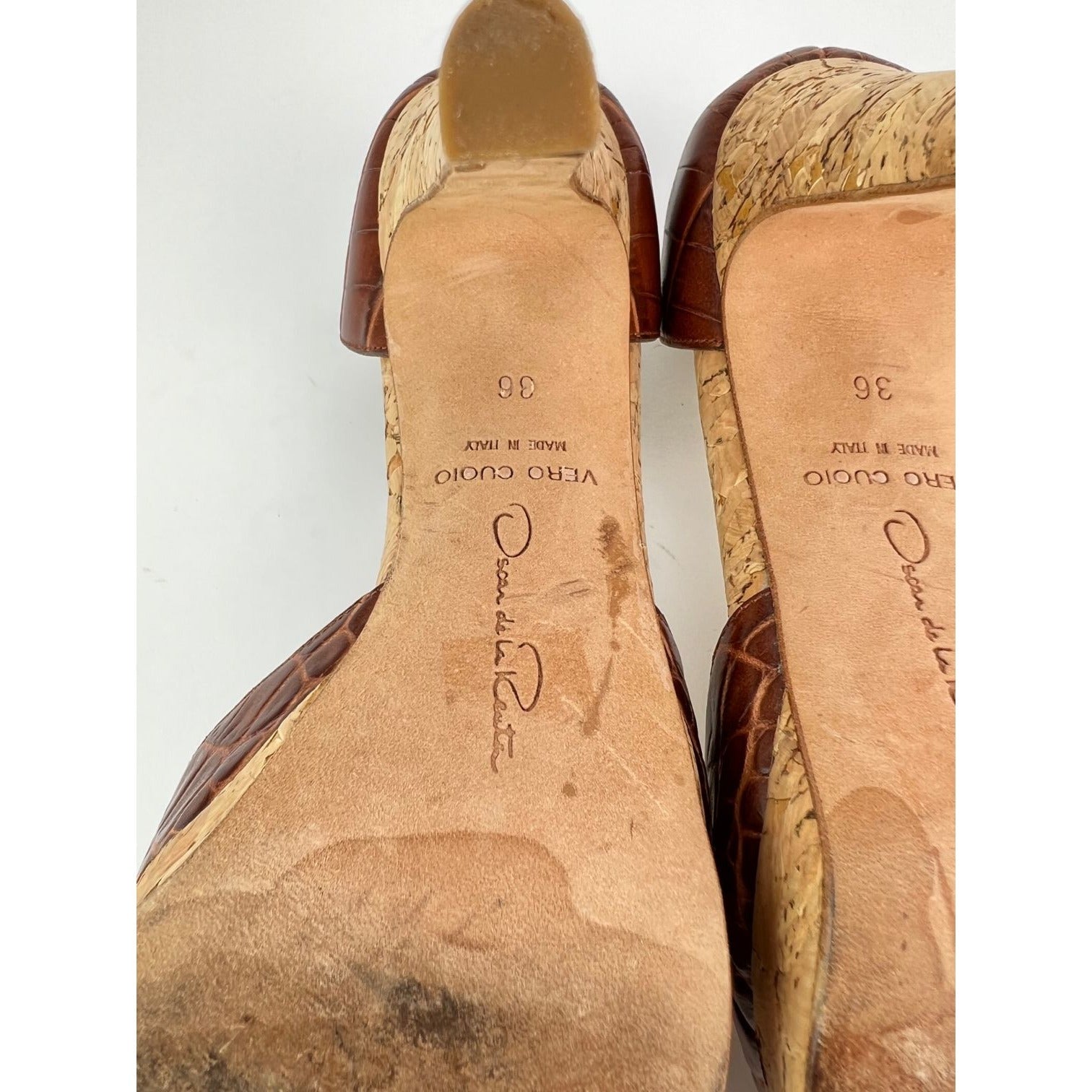 Giày cao gót hình cá sấu Oscar de la Renta Peep Toe