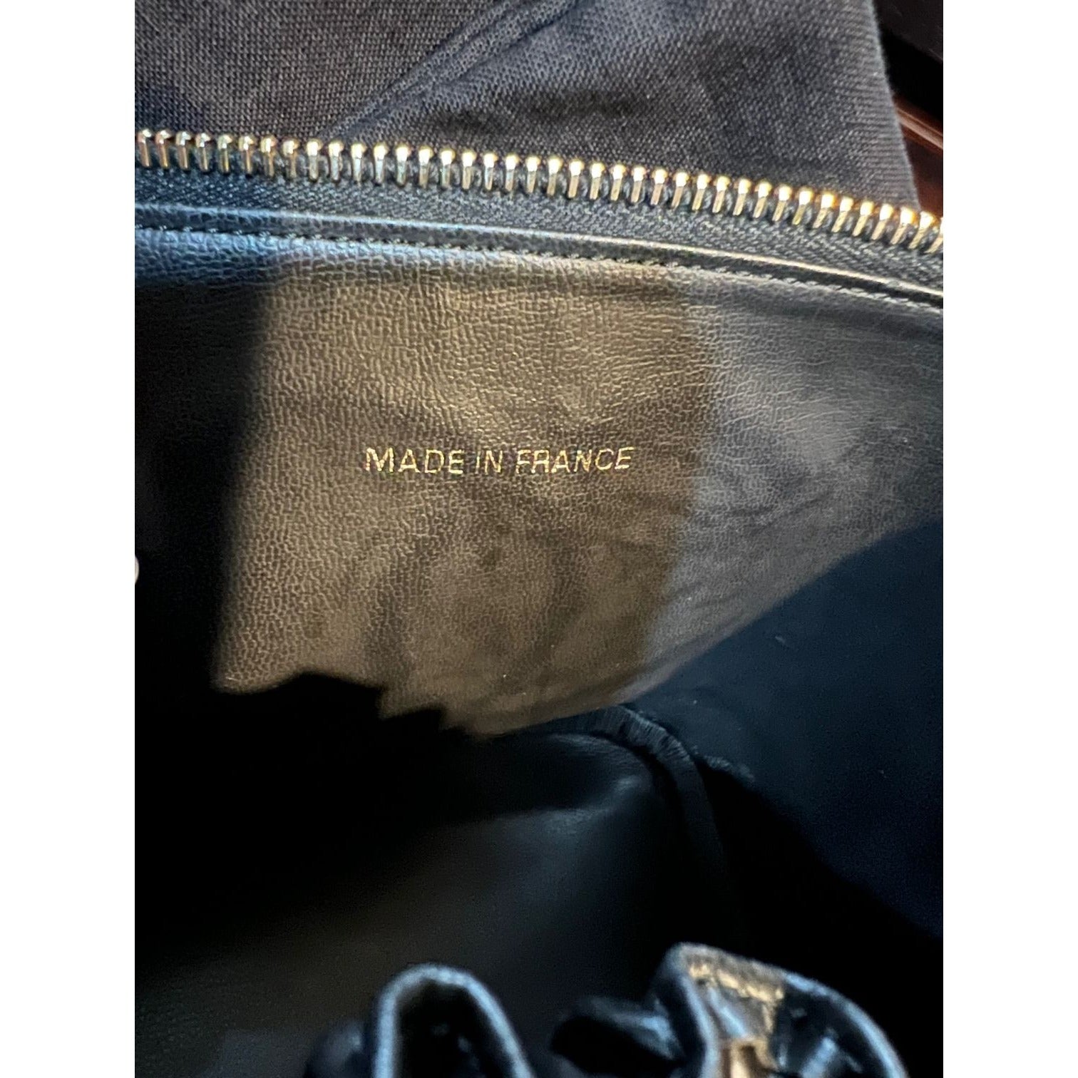 Túi đựng mỹ phẩm Chanel Vanity Cosmetic Case màu đen bằng da Caviar
