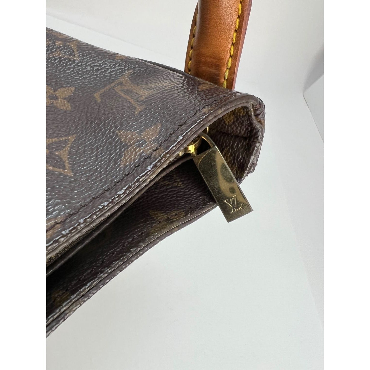 Túi đeo vai LOUIS VUITTON Looping GM Monogram
