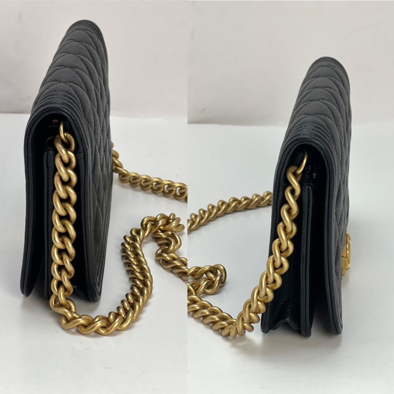 Ví cầm tay Chanel Caviar Quilted Mini Boy có dây xích màu đen