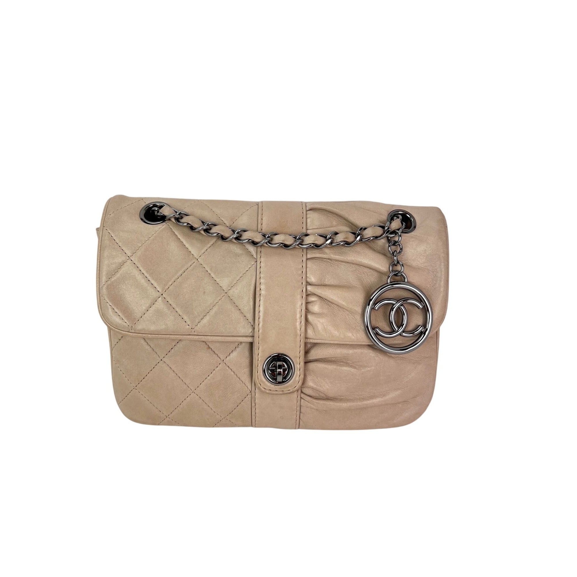 Túi đeo vai Chanel Lambskin Quilted Pile Ou Face Flap màu be Clair