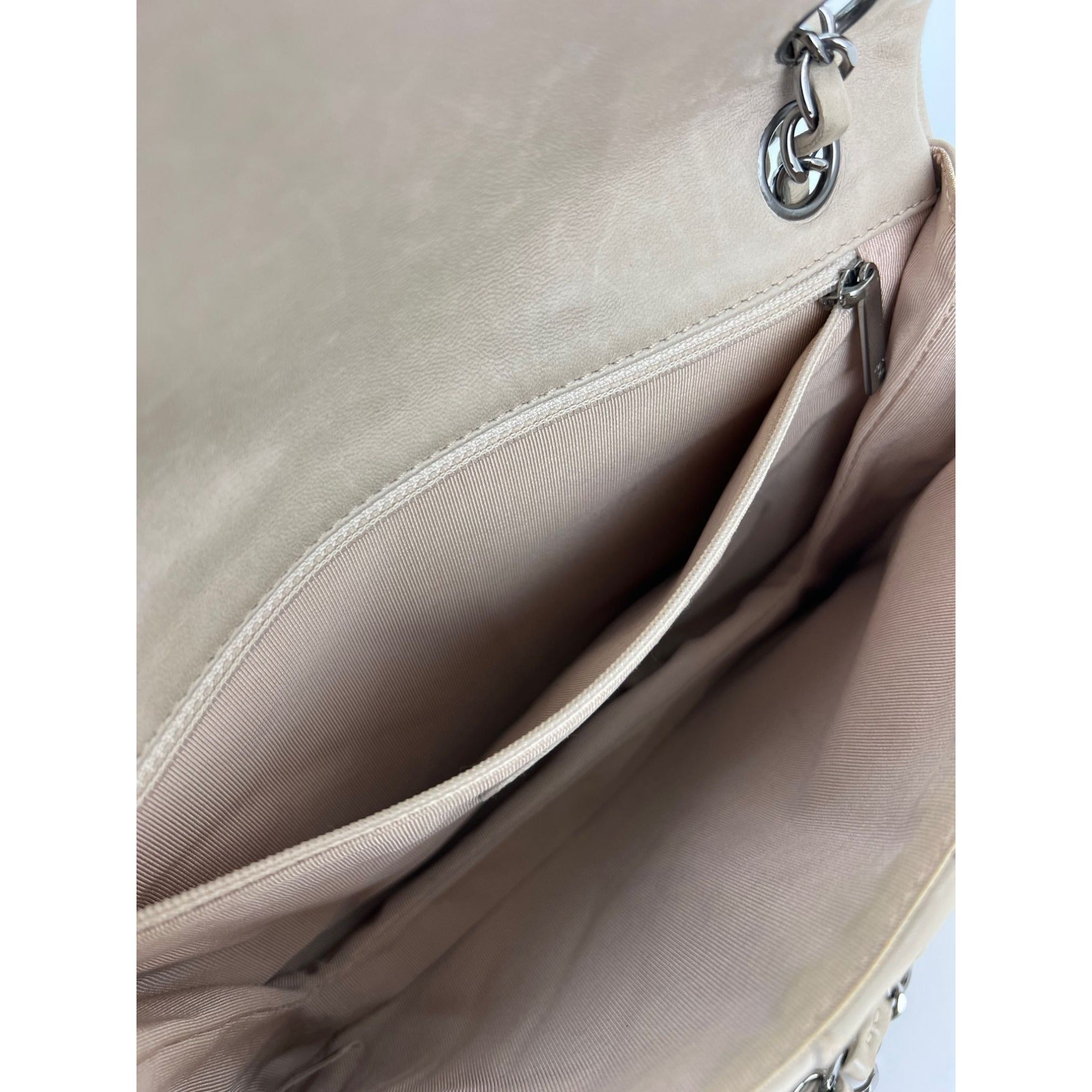 Túi đeo vai Chanel Lambskin Quilted Pile Ou Face Flap màu be Clair