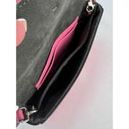 Túi đeo chéo Fendi Monster Baguette da hồng siêu nhỏ