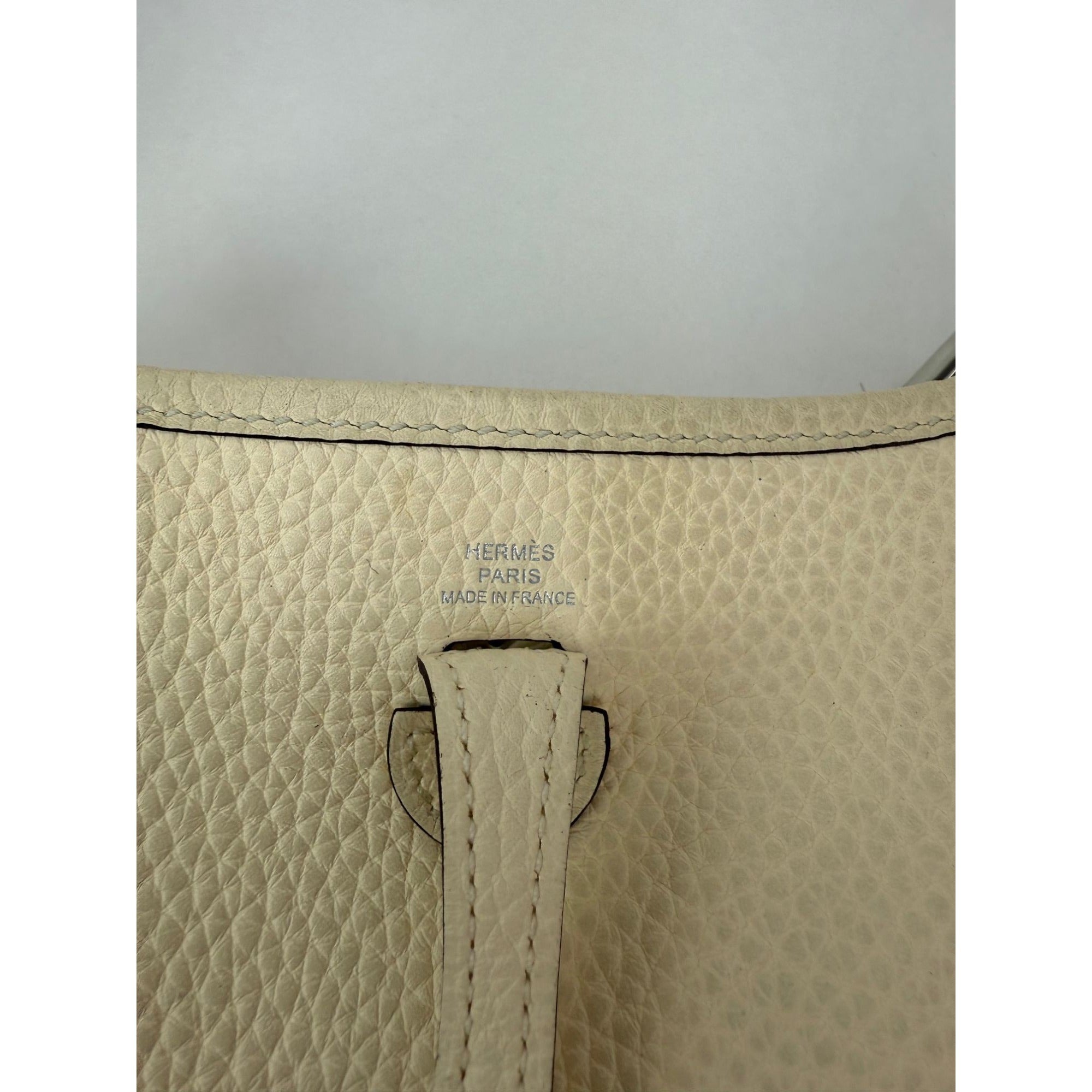 Túi đeo chéo Hermes Taurillon Clemence evelyne TPM Nata White