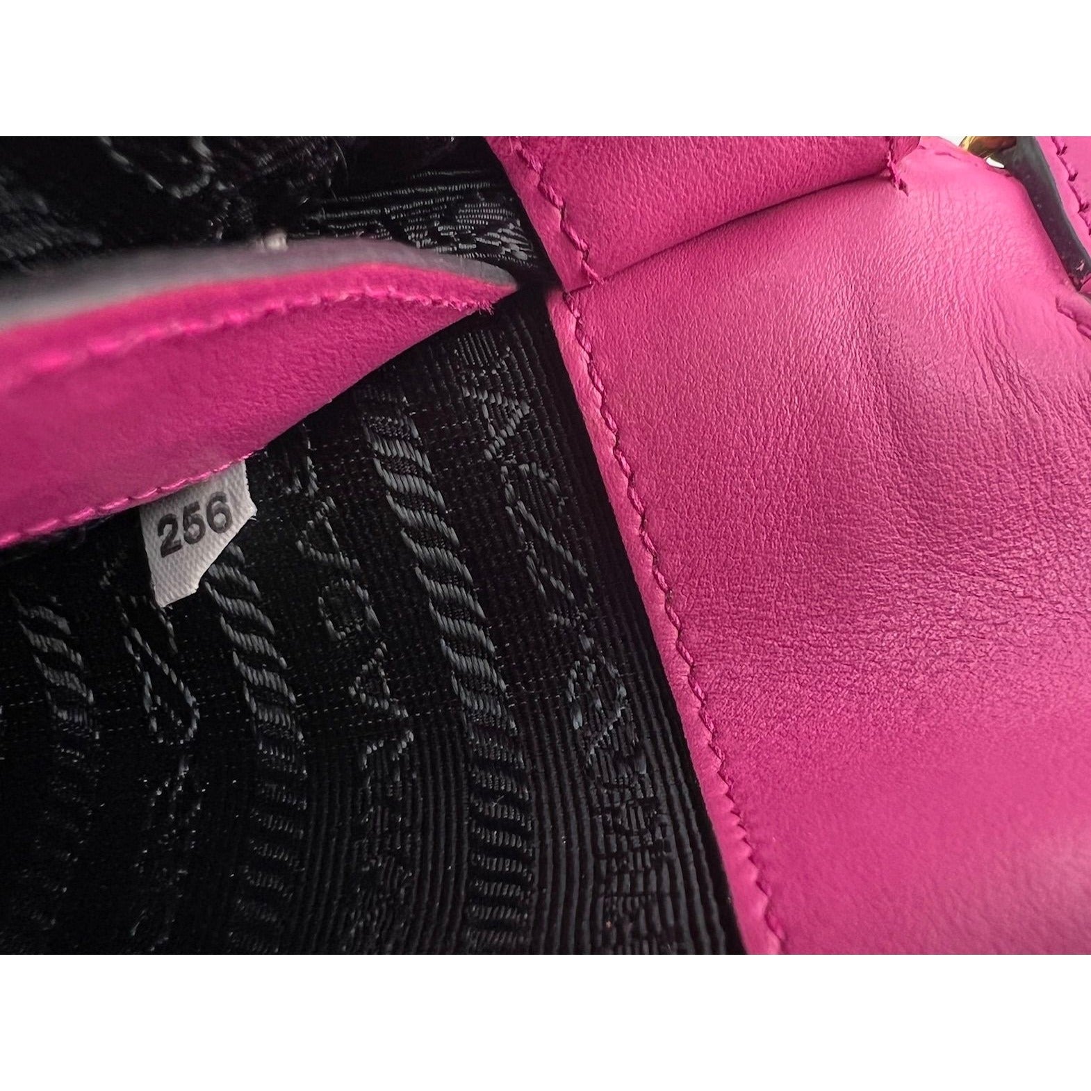 Túi đeo chéo Prada City Calf Cahier Pink Black Leather Belt Bag