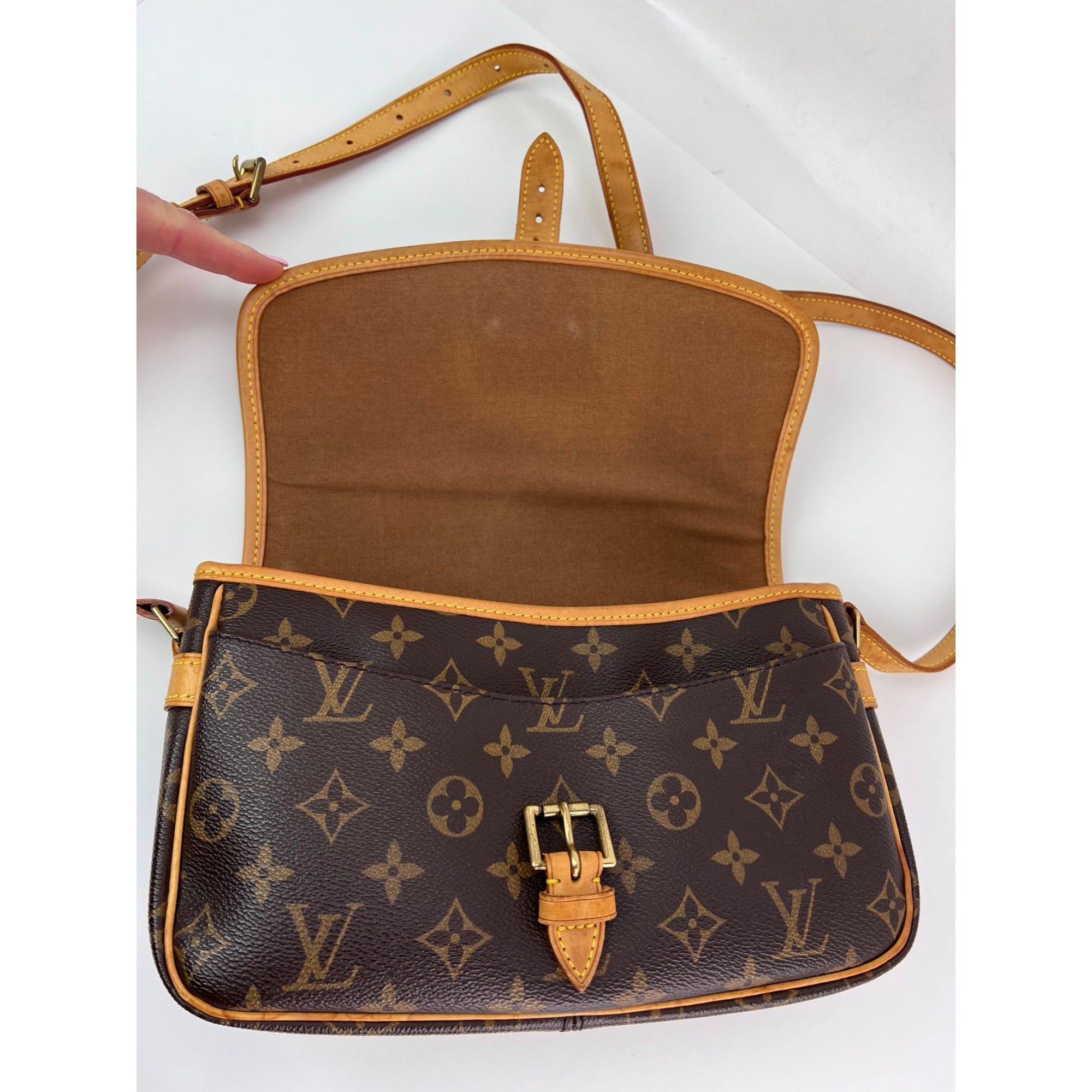 Túi đeo chéo Louis Vuitton Solonge Monogram Vintage