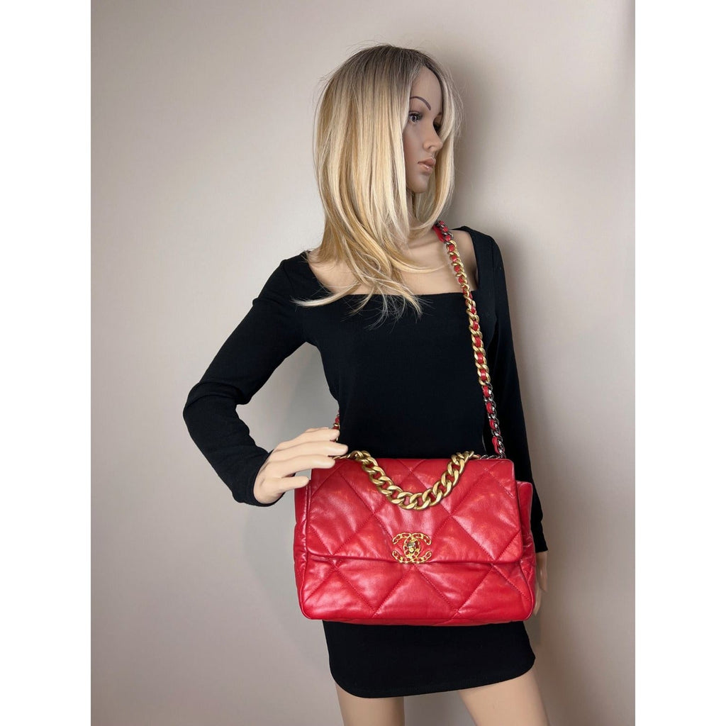 Túi xách Chanel 19 cỡ lớn bằng da dê chần bông màu bạc và vàng đỏ