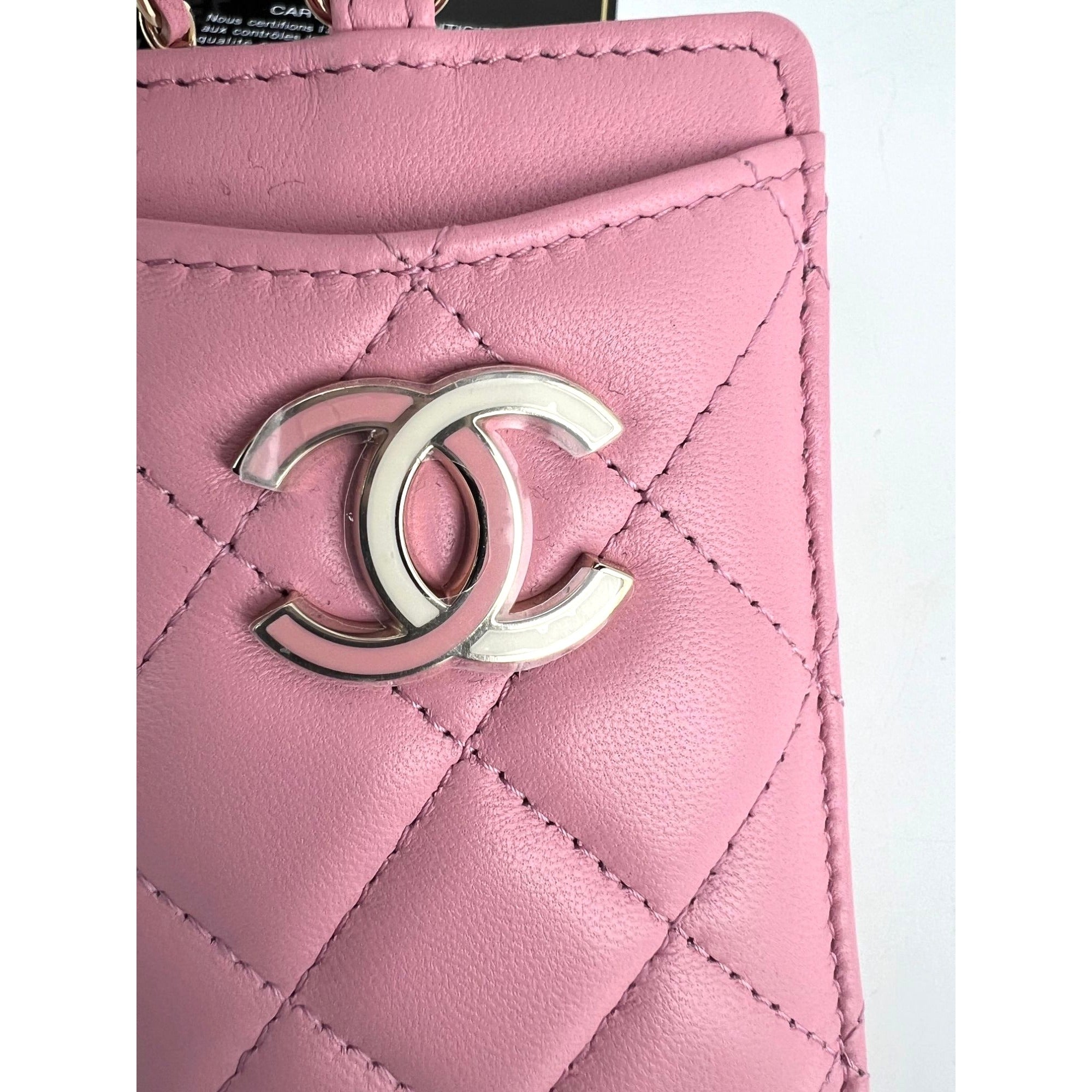 Túi đựng thẻ Chanel bằng da cừu chần bông có dây xích