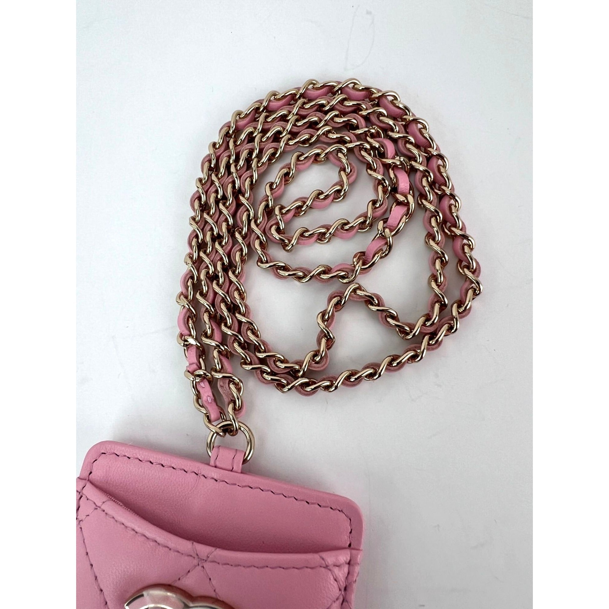 Túi đựng thẻ Chanel bằng da cừu chần bông có dây xích