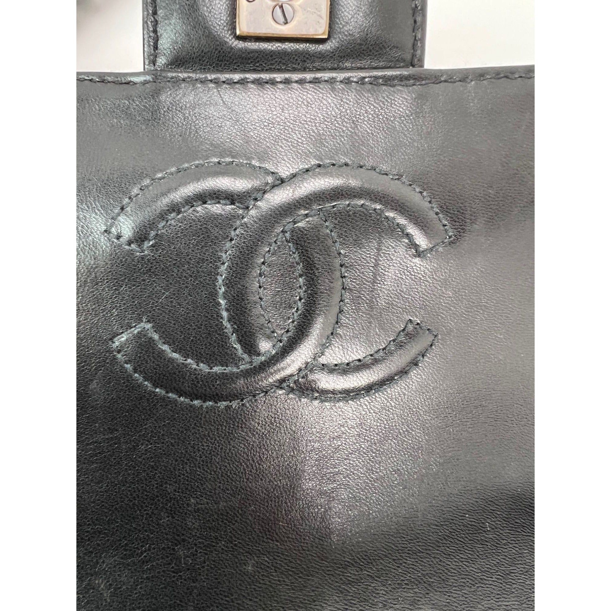 Túi Chanel Vintage Quilted Lambskin Black Resin Chain Small Classic Single Flap Bag HIẾM