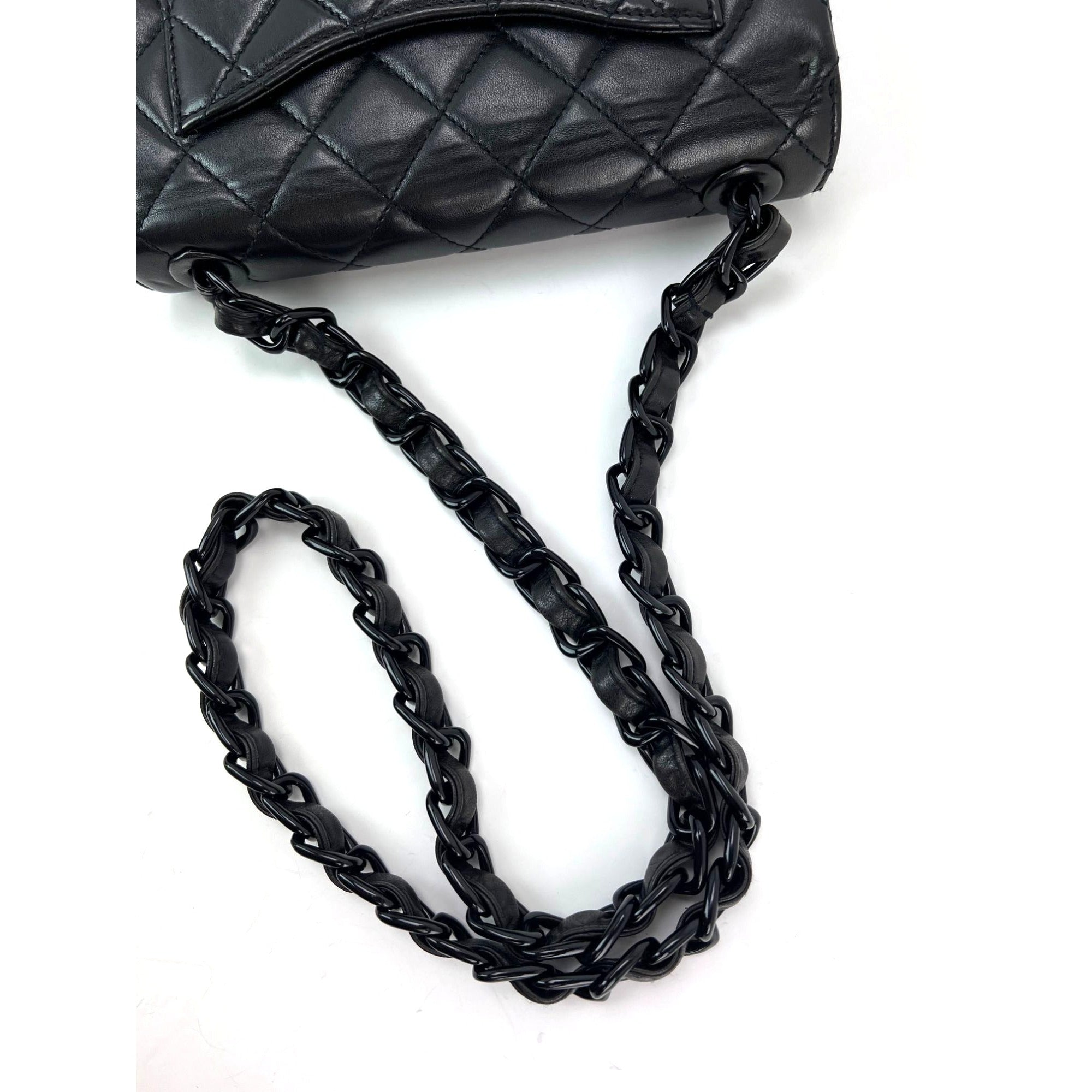 Túi Chanel Vintage Quilted Lambskin Black Resin Chain Small Classic Single Flap Bag HIẾM