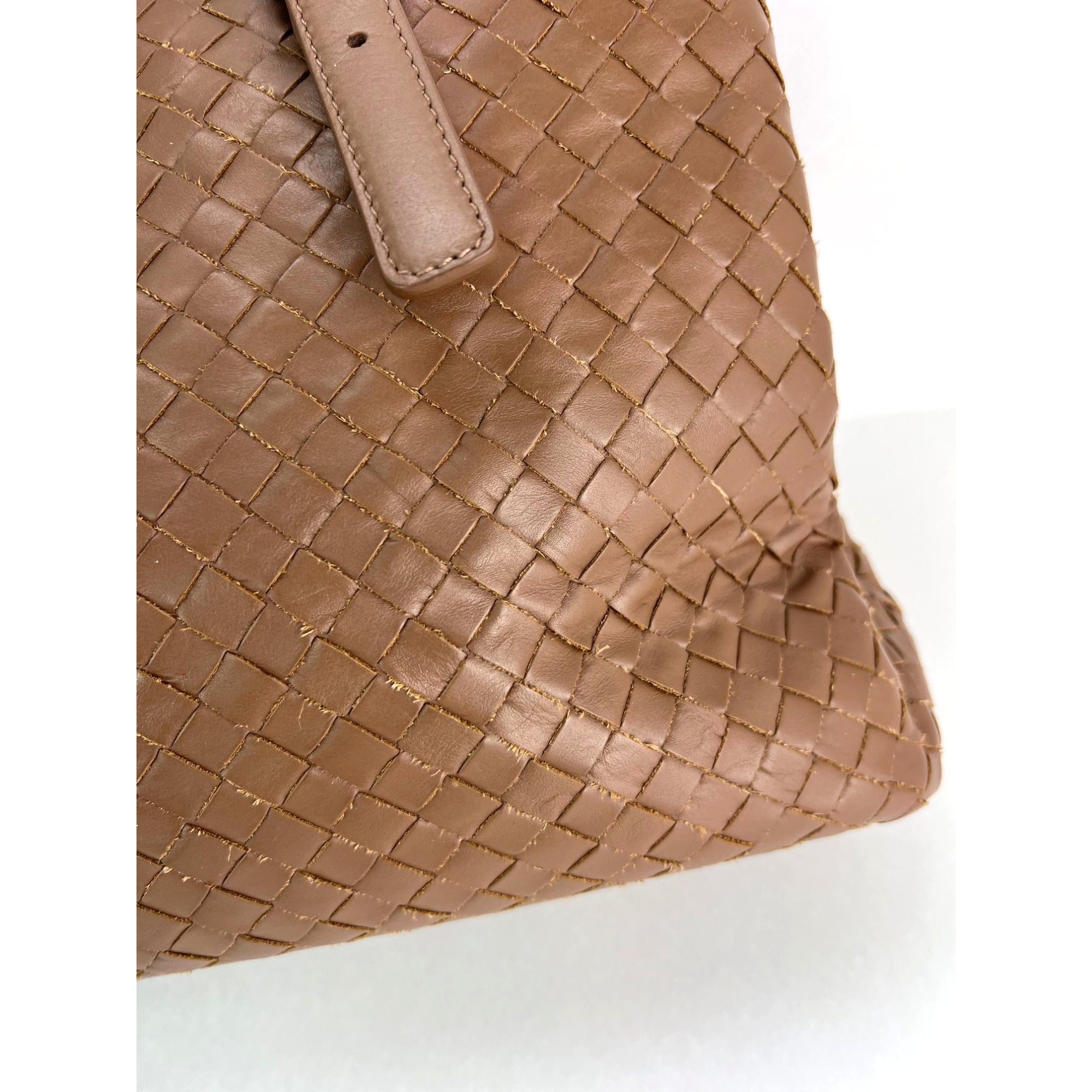 Túi đeo vai màu nâu Bottega Veneta Roma Intrecciato Nappa
