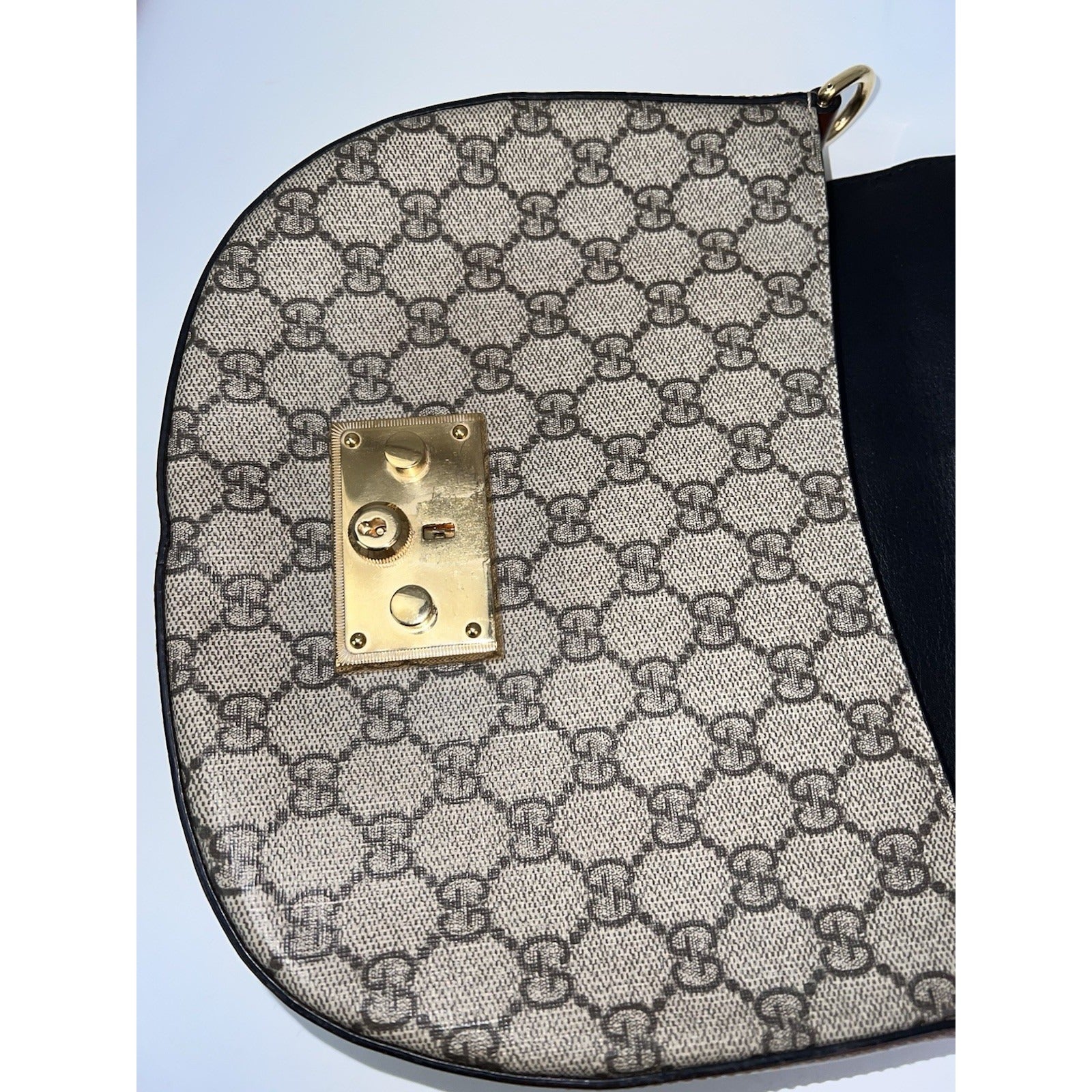 Túi đeo vai Gucci GG Supreme Web Padlock màu đen
