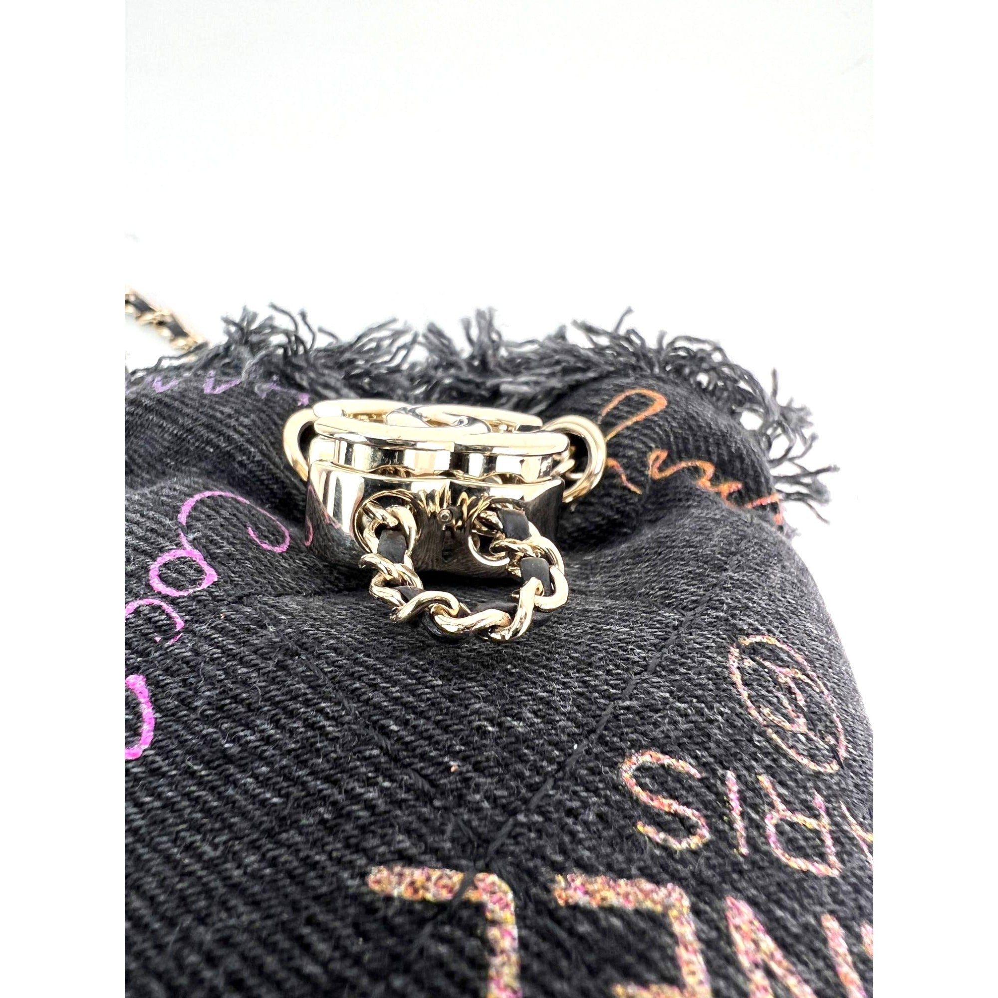 Xô mini Chanel Denim Quilted Mood kèm dây xích màu đen