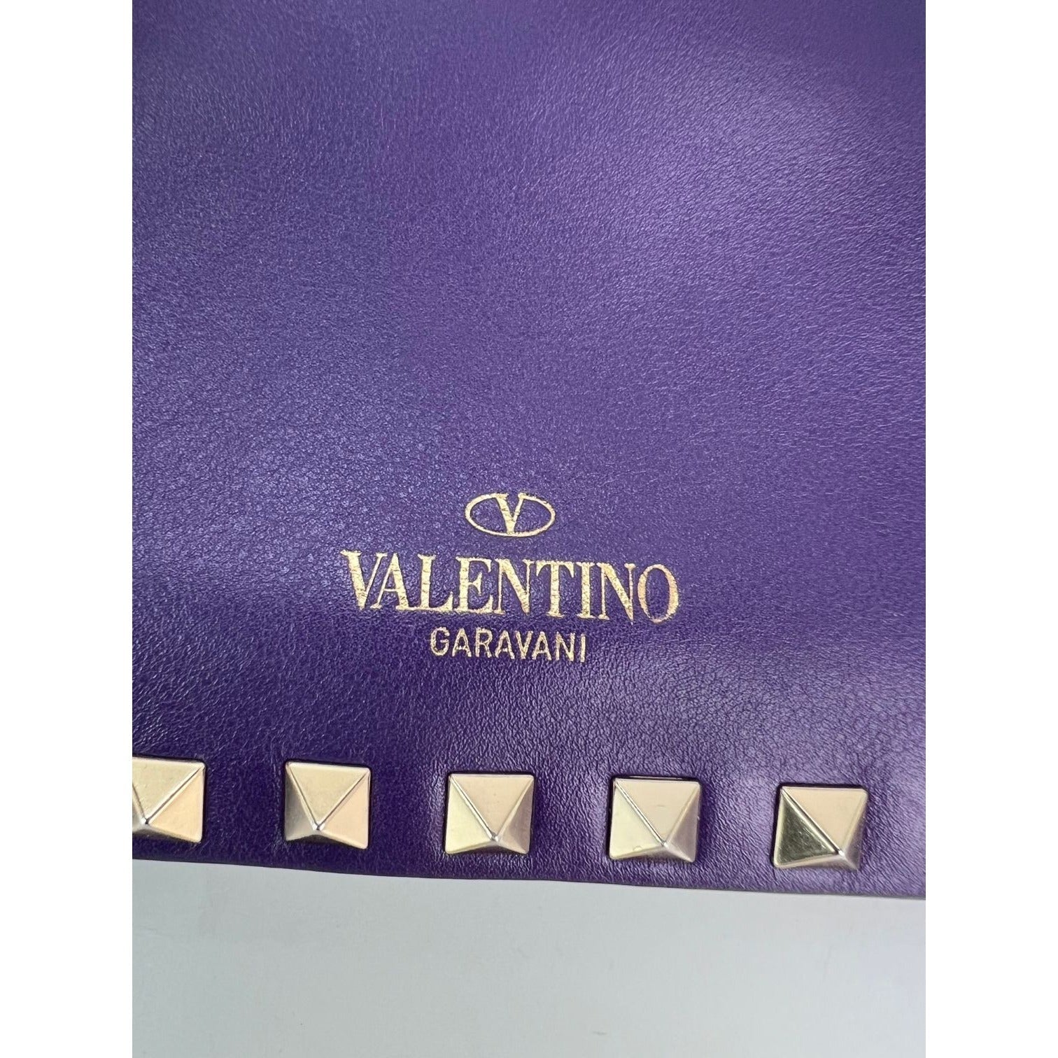 Túi đeo chéo da màu tím Valentino Rockstud Double Zip