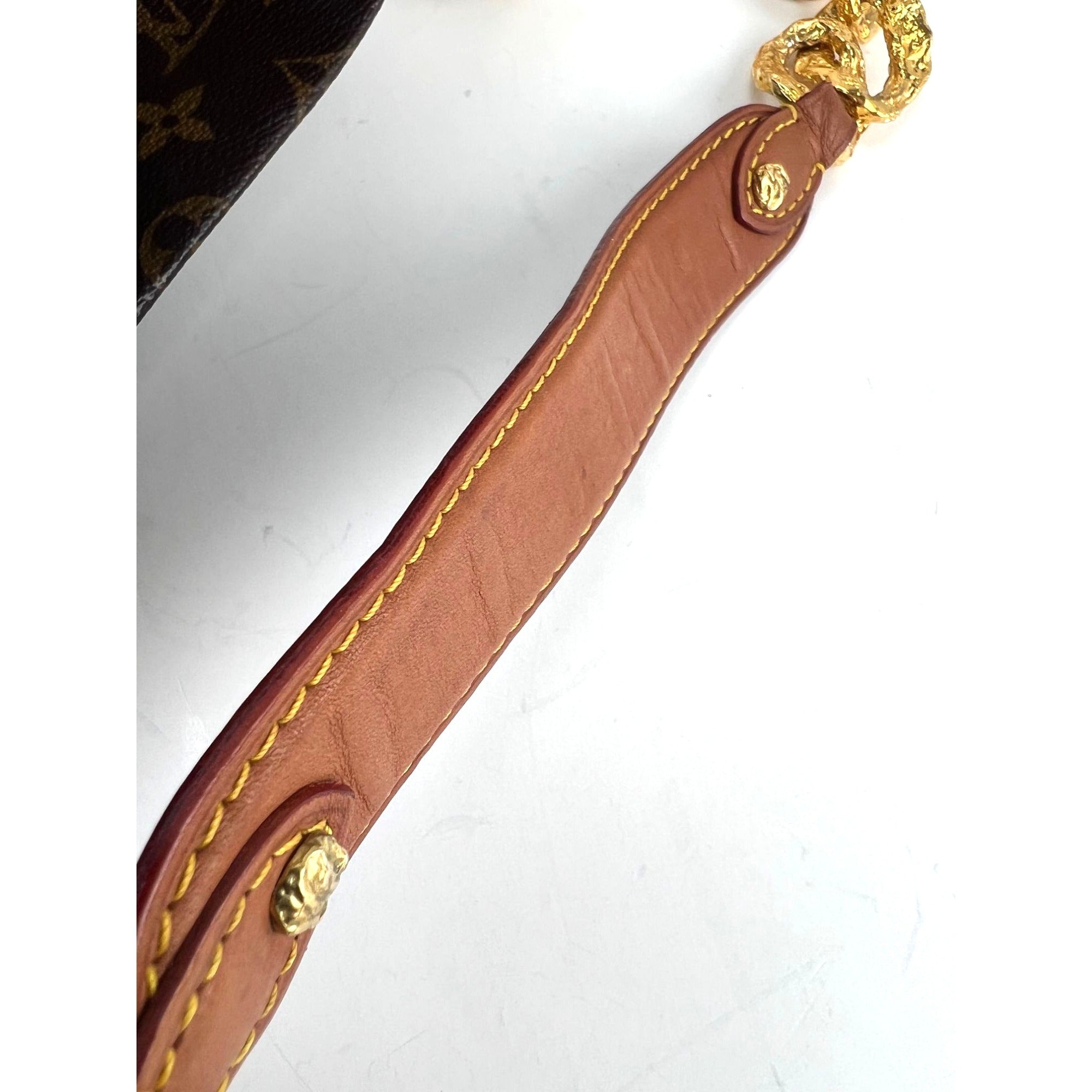 Túi tote Louis Vuitton Dentelle Fersen Gold Monogram Phiên bản giới hạn