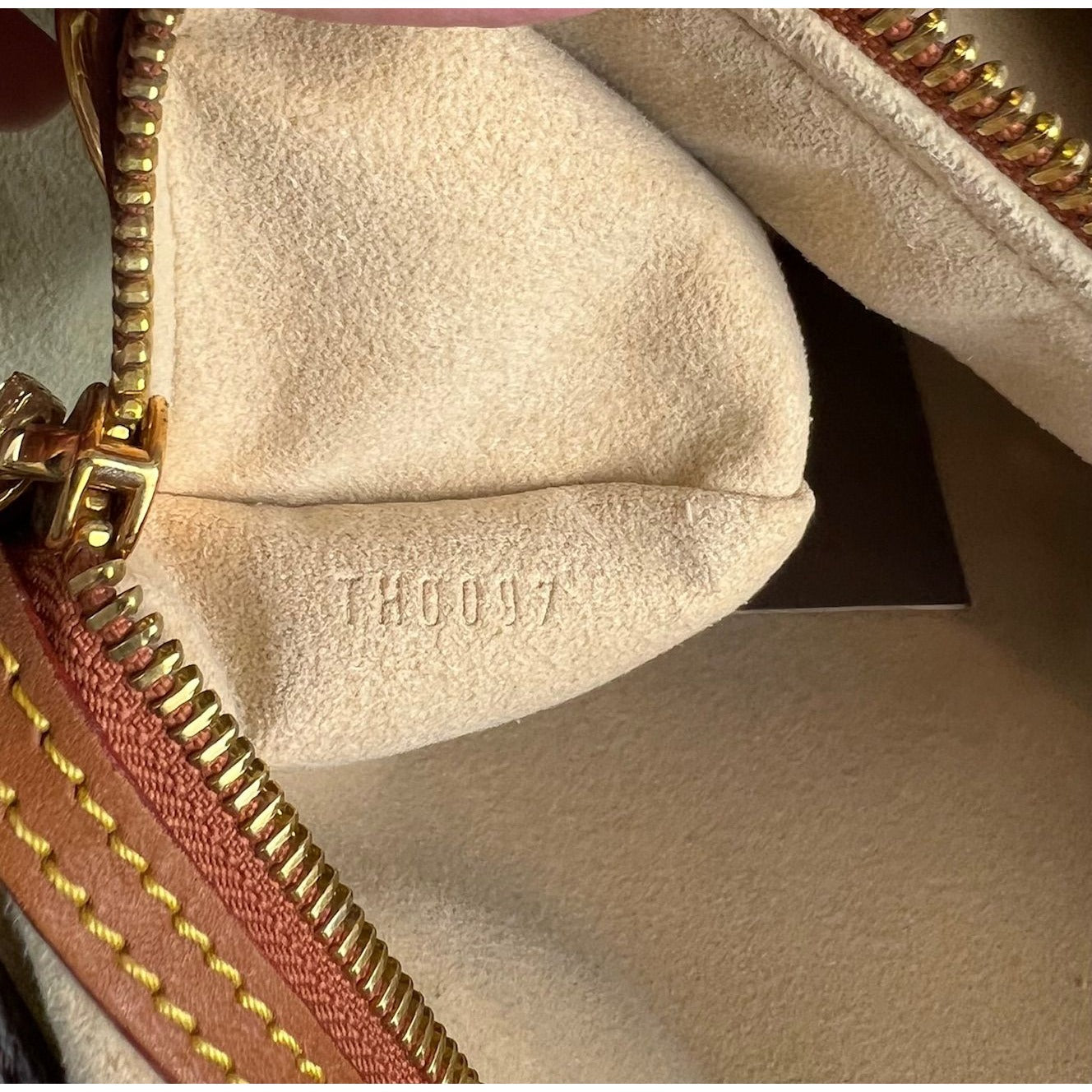 Túi tote Louis Vuitton Dentelle Fersen Gold Monogram Phiên bản giới hạn