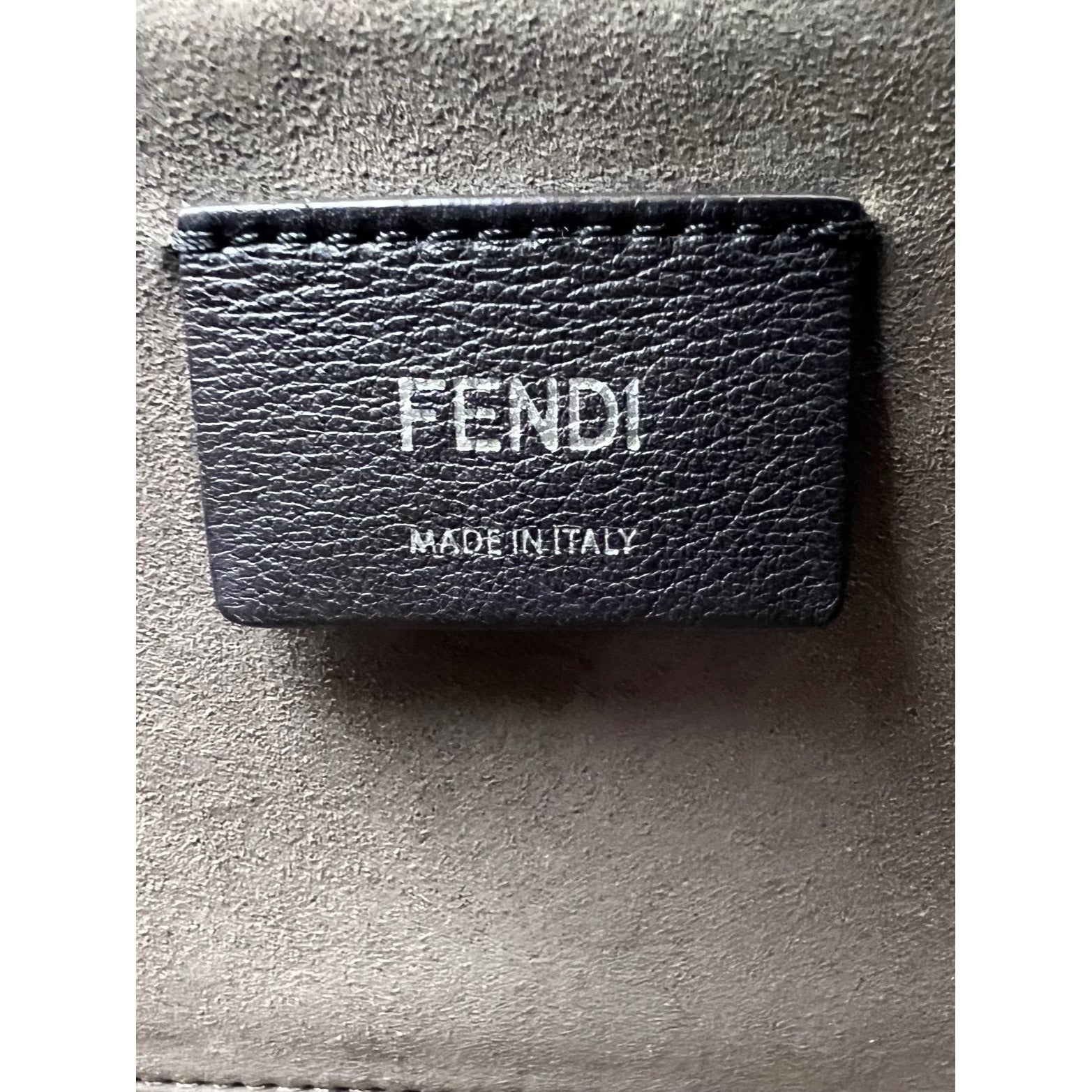Túi xách đeo vai da Fendi F Kan 1 màu xanh trung bình