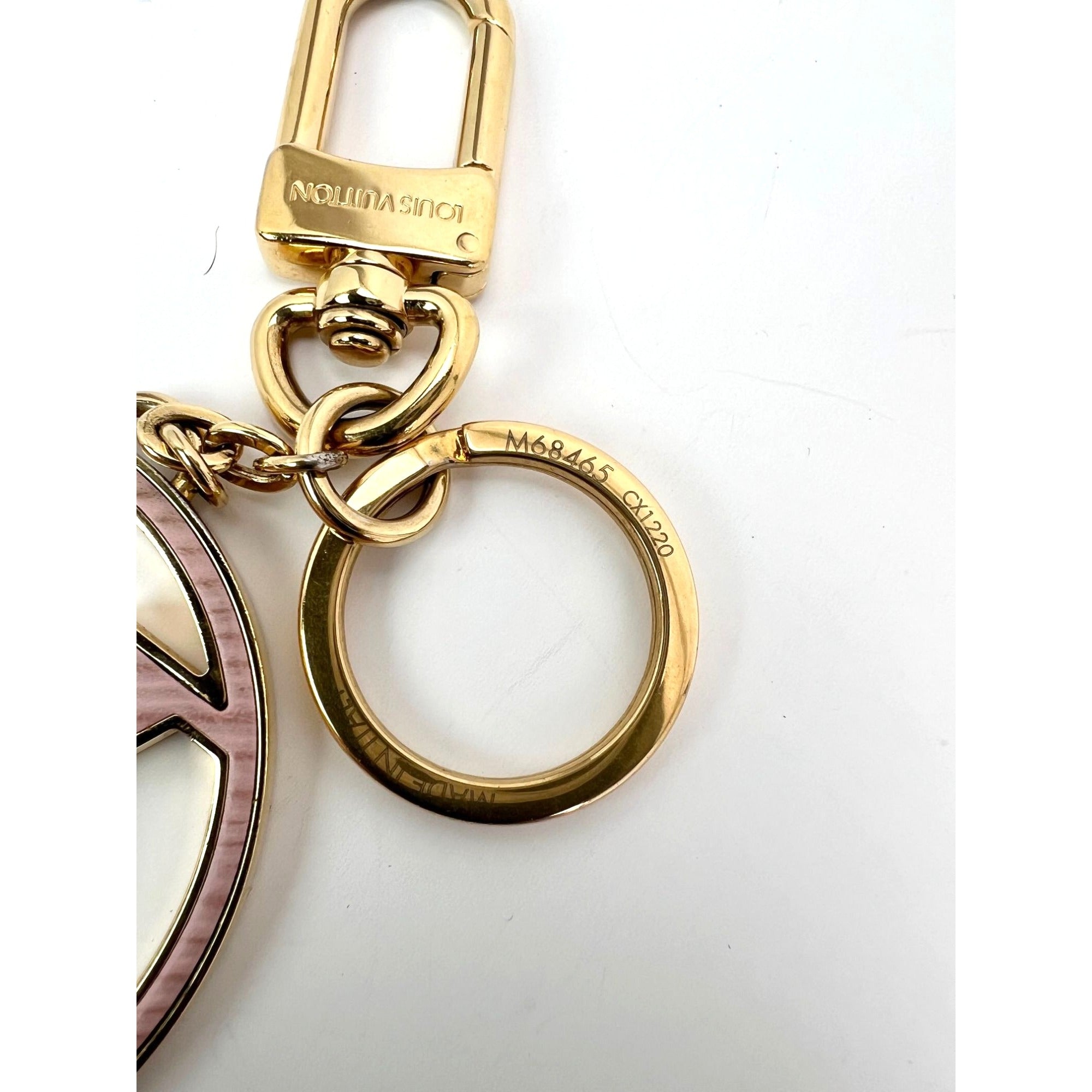 Móc khóa hình tròn Louis Vuitton LV