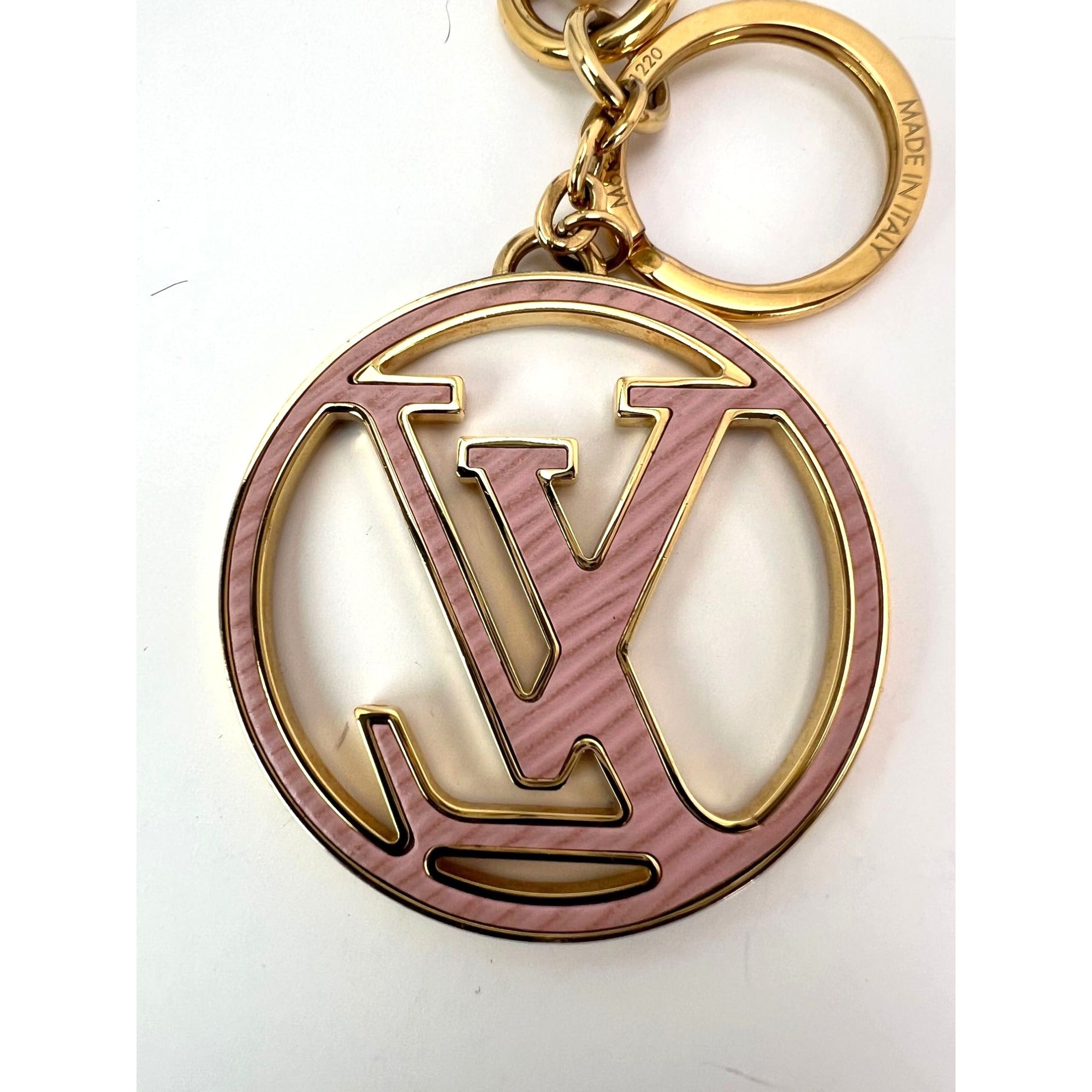 Móc khóa hình tròn Louis Vuitton LV