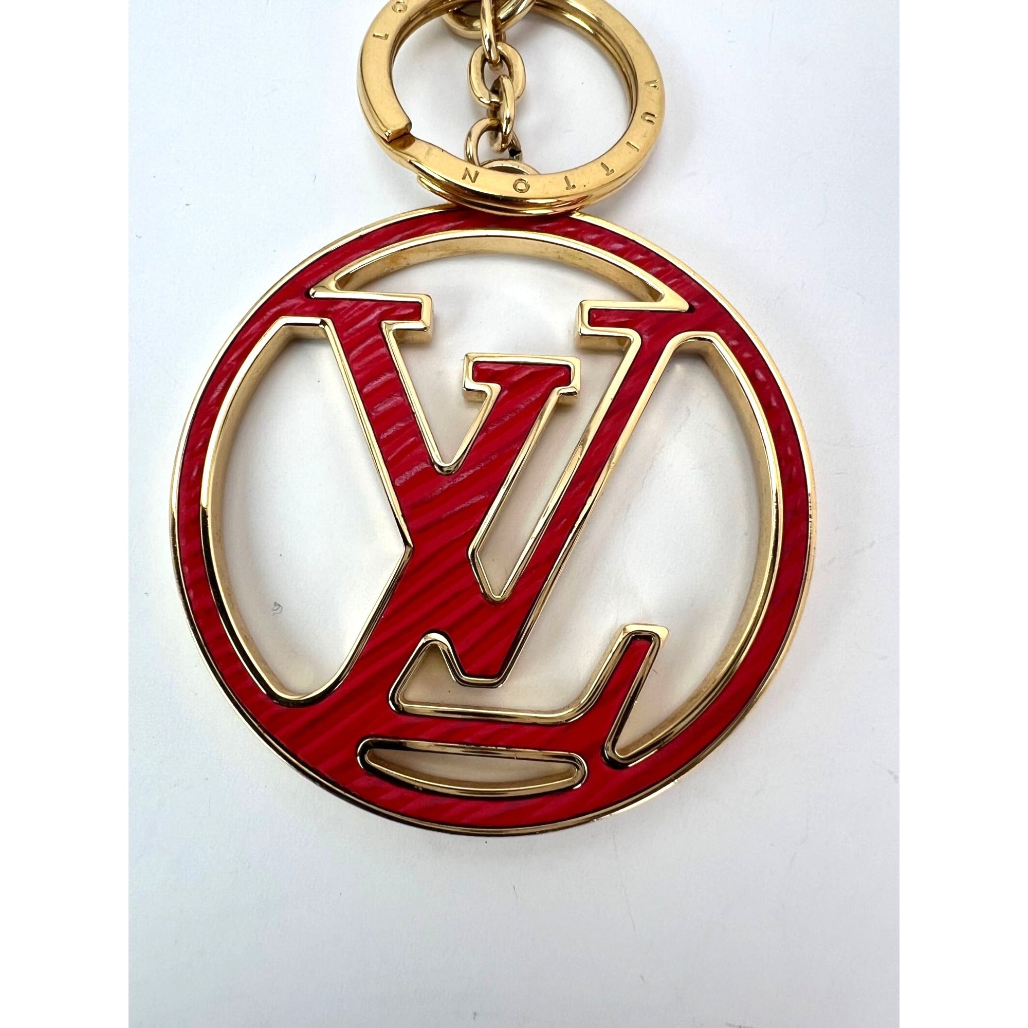 Móc khóa hình tròn Louis Vuitton LV