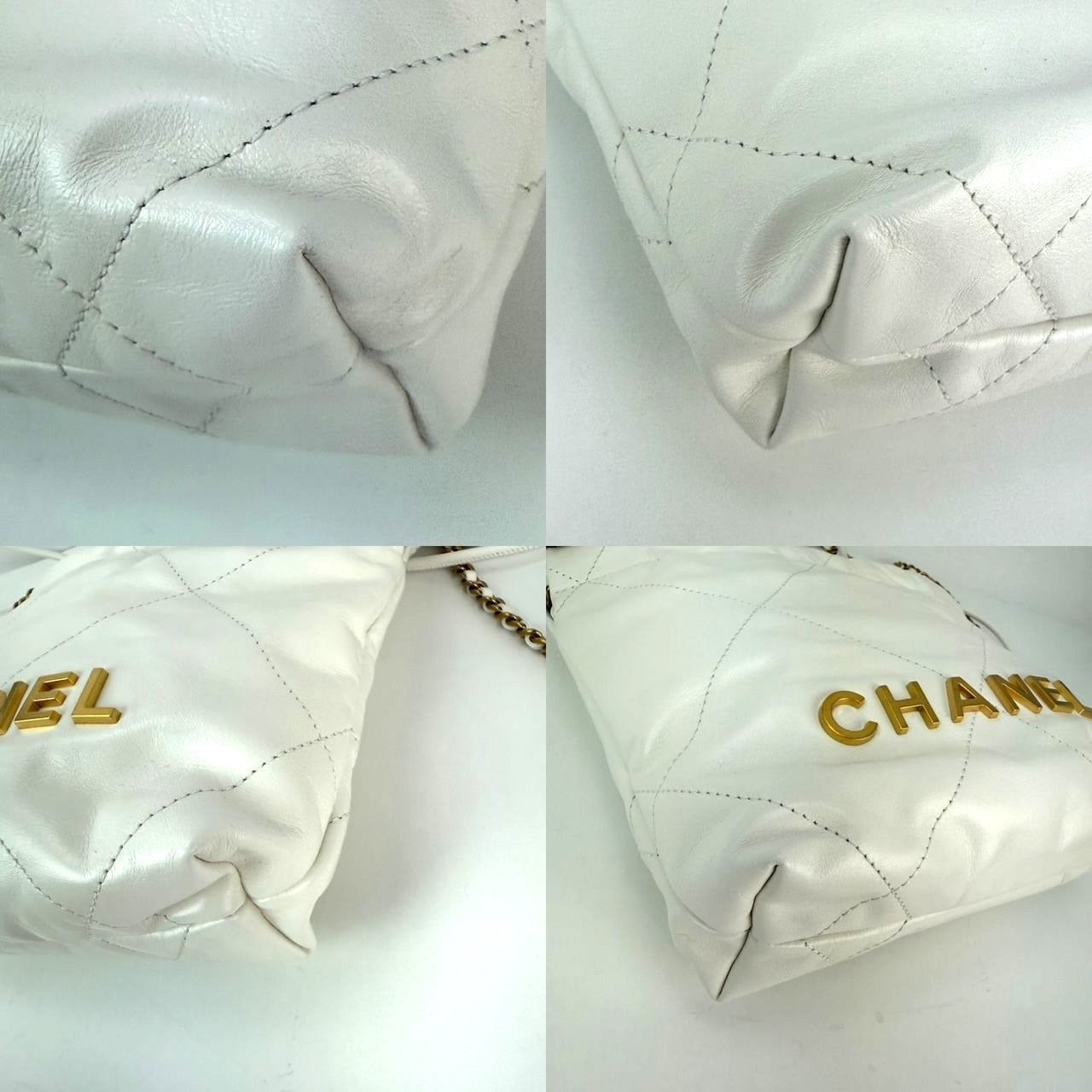 Túi đeo chéo Chanel 22 Mini da bê bóng chần bông màu trắng