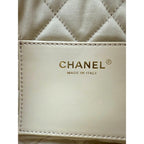 Túi đeo chéo Chanel 22 Mini da bê bóng chần bông màu trắng